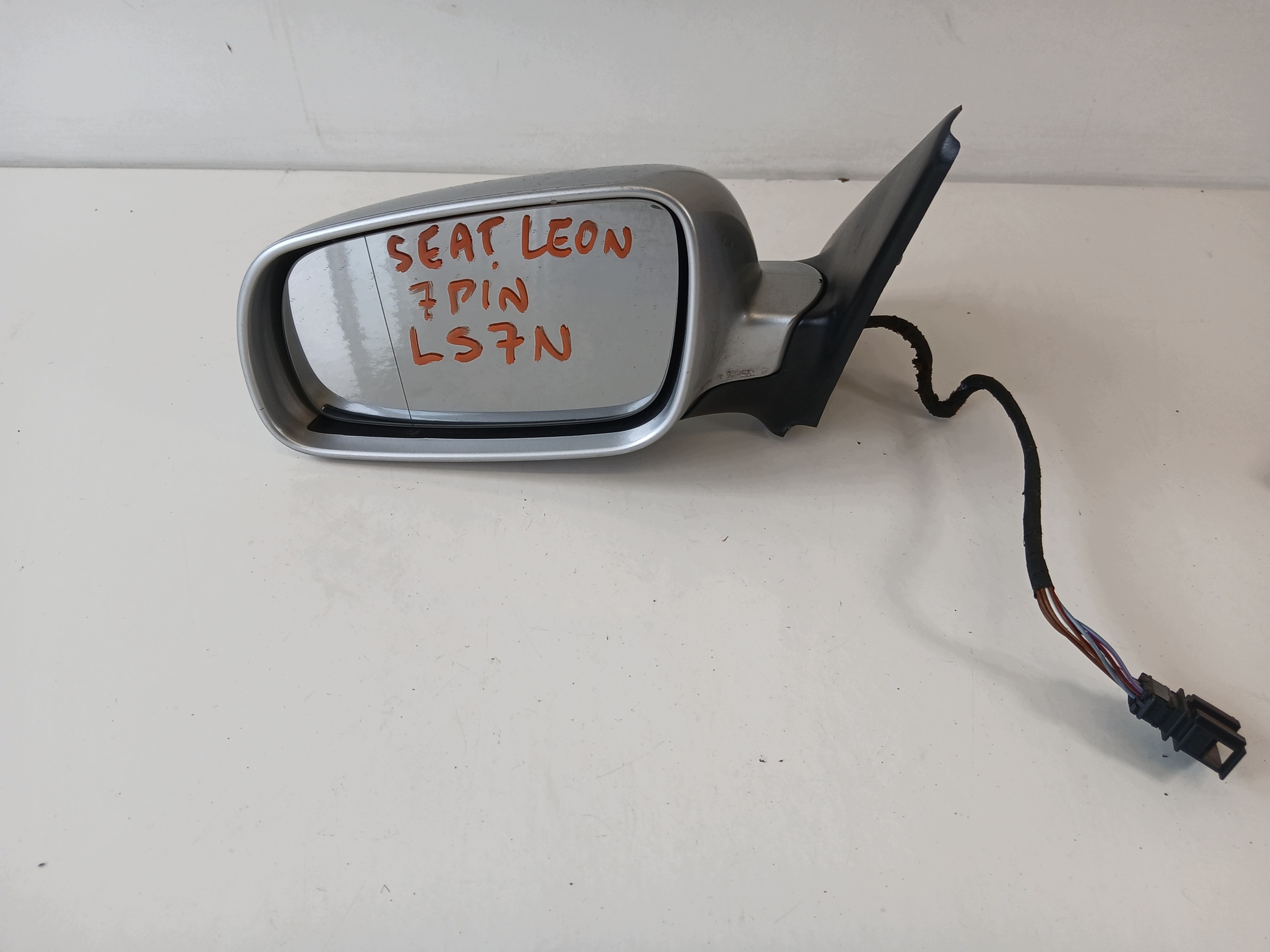 SEAT LEON and mirror left 7 PIN LS7N