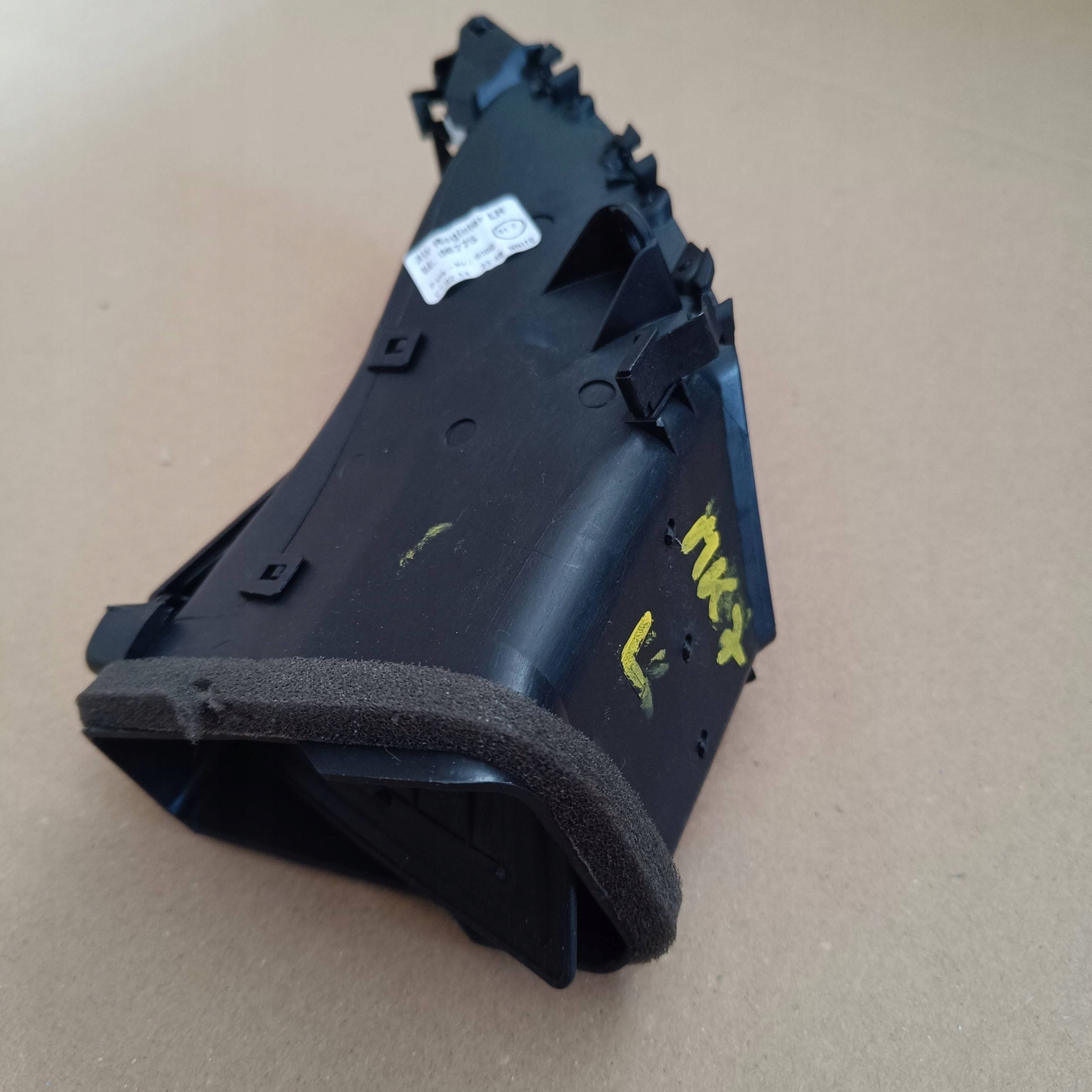 FORD FIESTA MK7 LIFT grid air conditioning devices central left