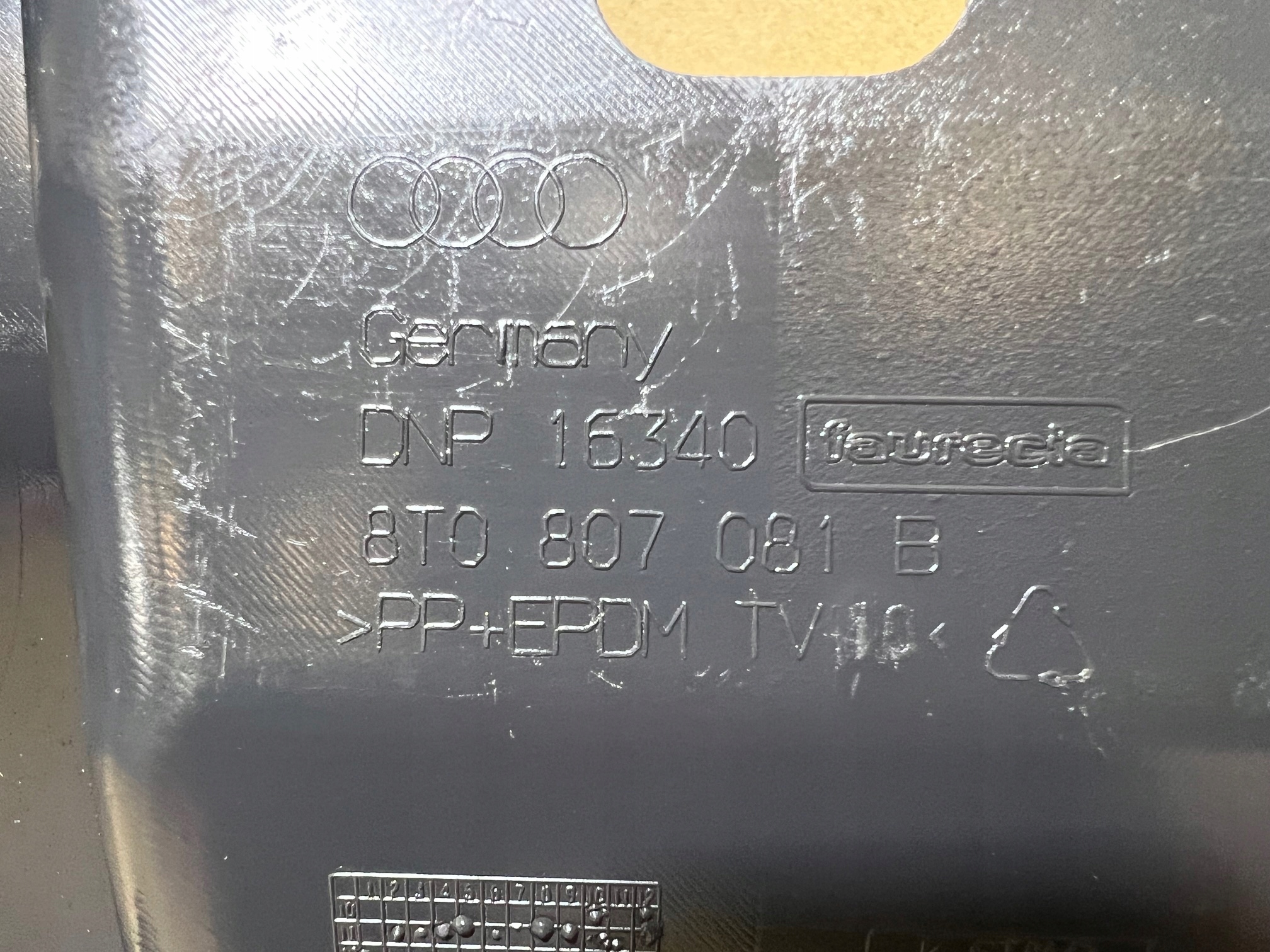 AUDI A5 8T Horn kryt stěny předního 8T0807081B