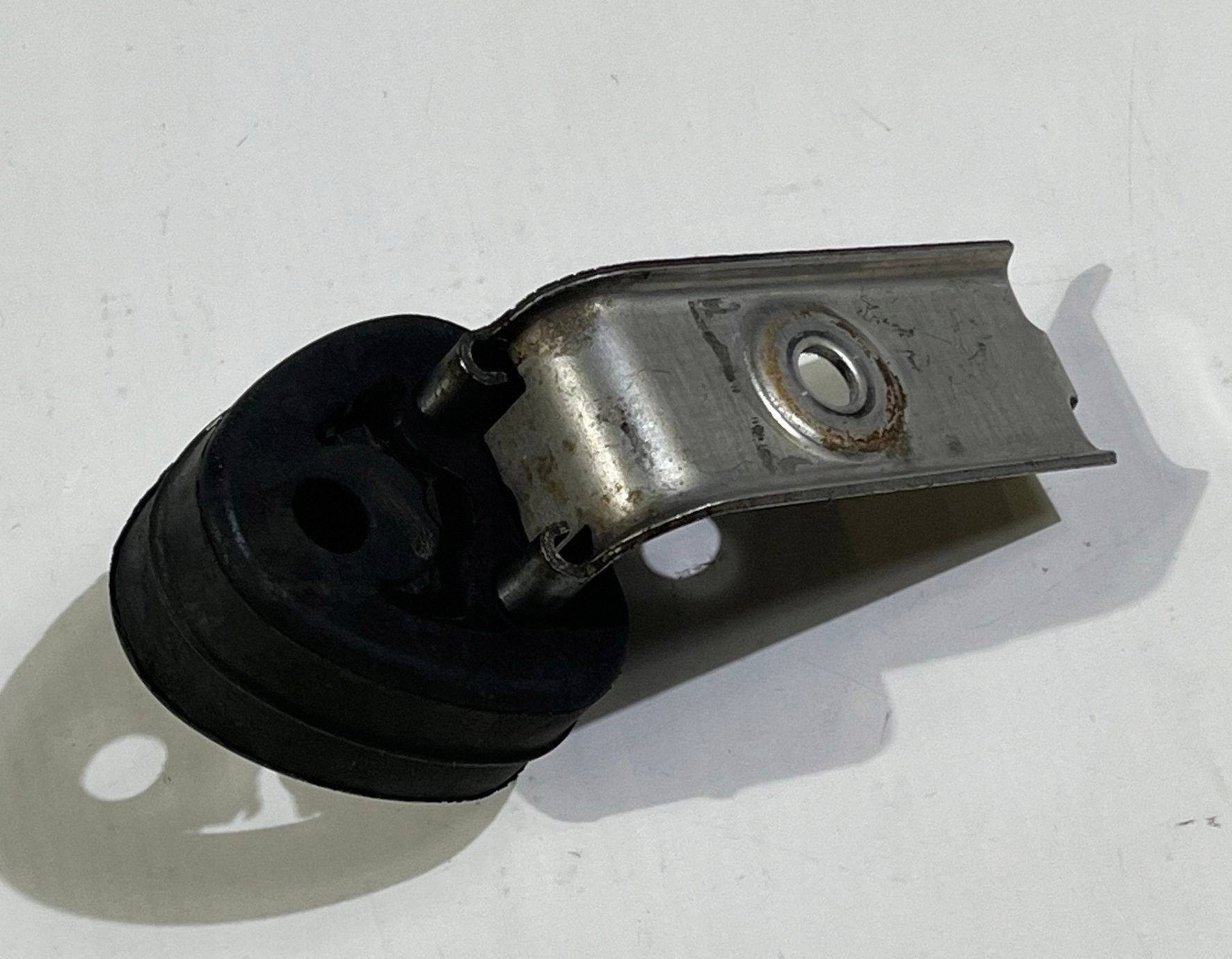 holder bracket holder silencer of an exhaust Chevrolet Corvette C6 2005-2013