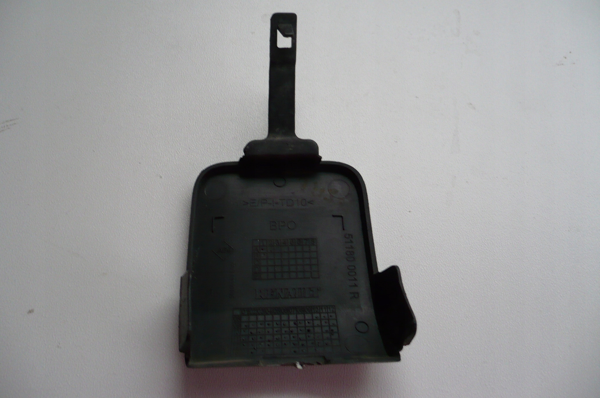 RENAULT FLUENCE 09-12 towing hook cap bumper front