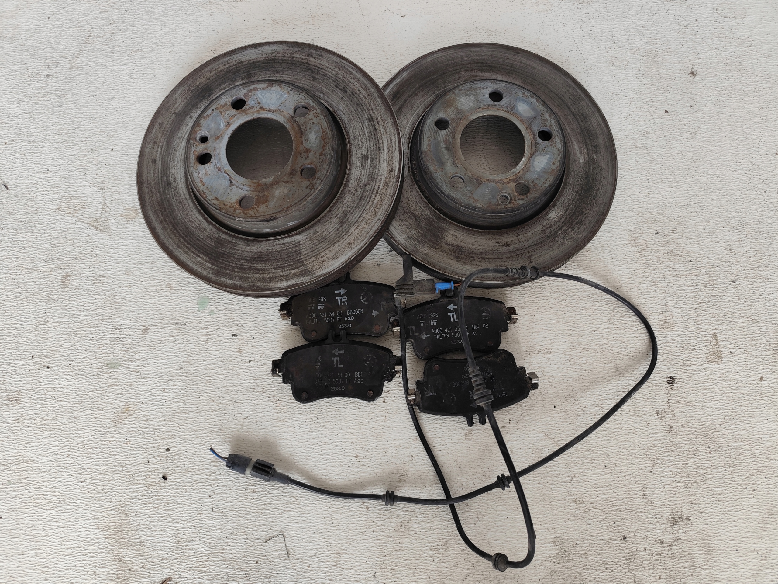 MERCEDES W176 W246 2013 ORYGINALNE kotuče brzdové předek 280MM plotýnky