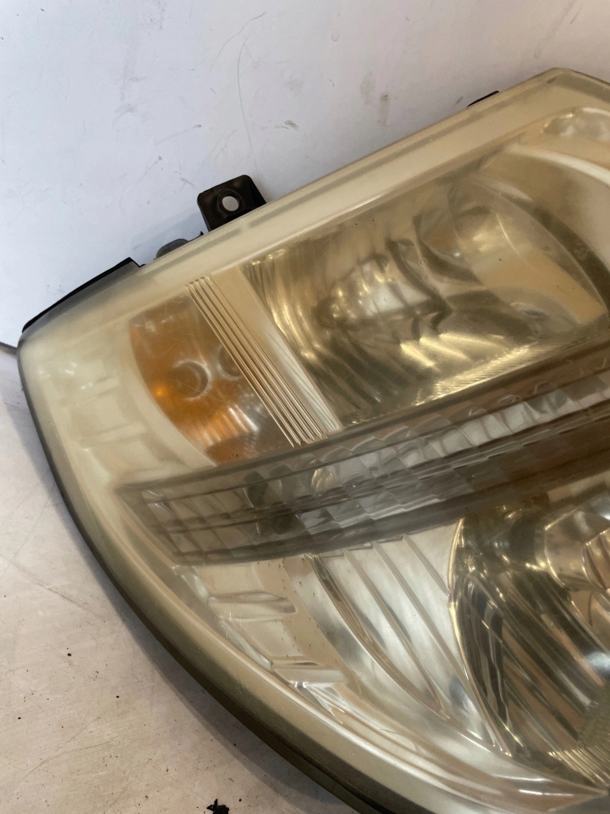 light front front right Nissan Elgrand E51 Xenon UK