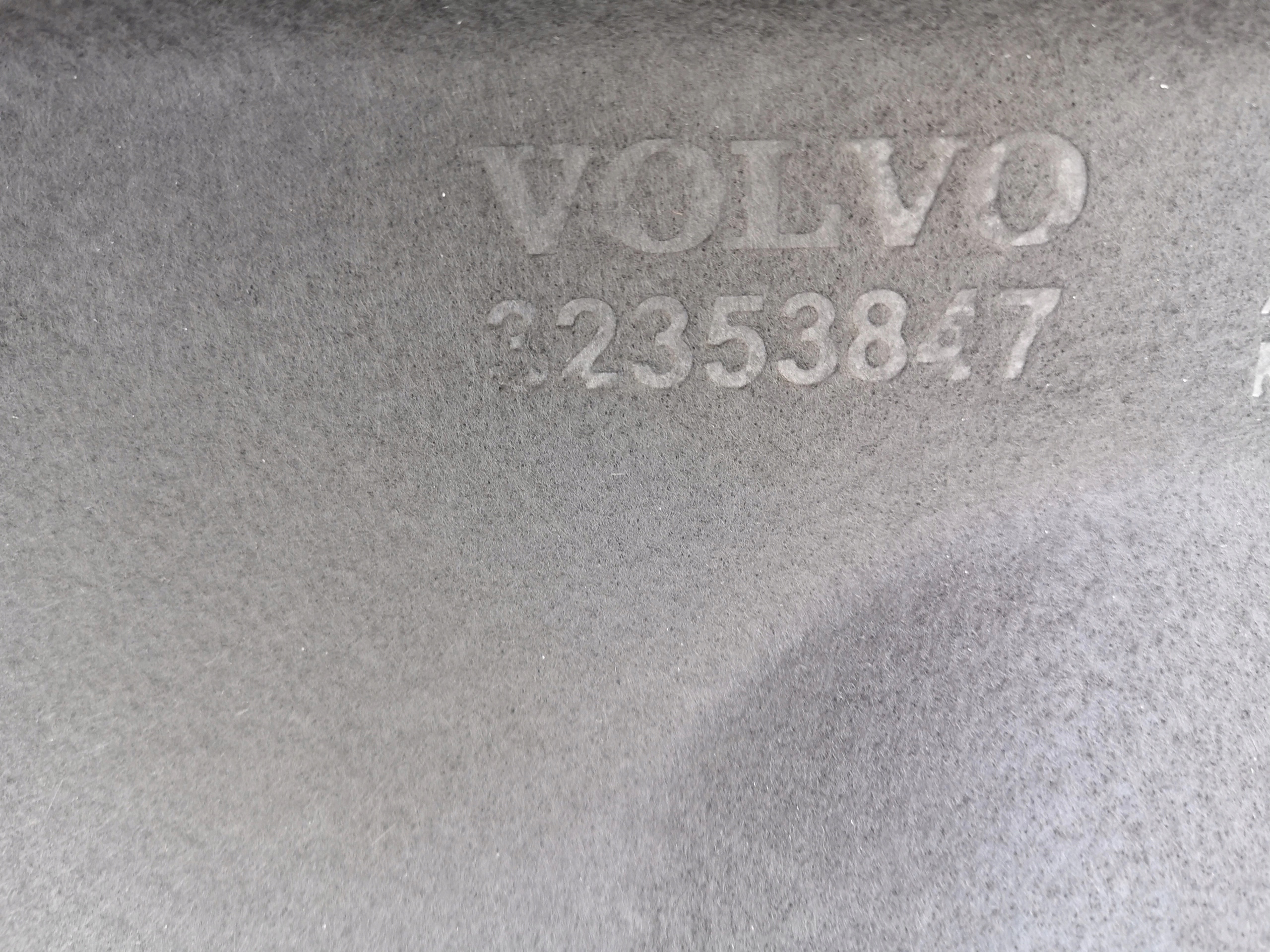VOLVO XC40 PÓŁKA BAGAŻNIKA 32353847 Jakość części (zgodnie z GVO) O - oryginał z logo producenta pojazdu (OE)