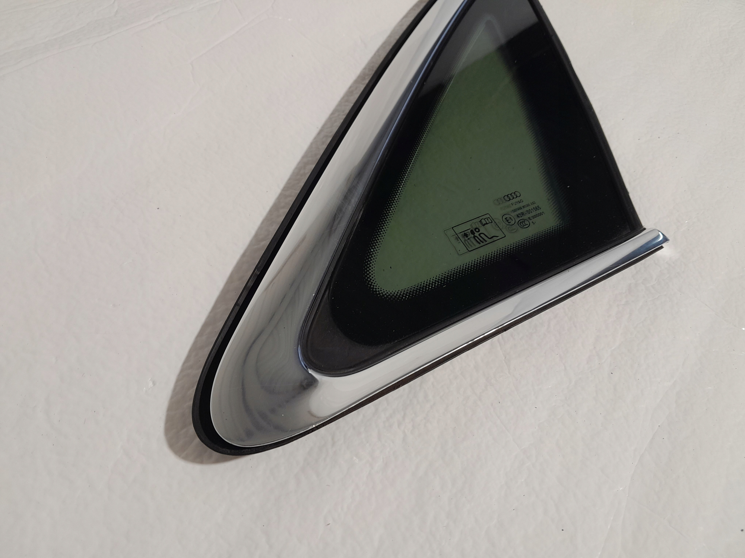 AUDI A4 B9 window bodywork right rear part 2015 8W5845298D