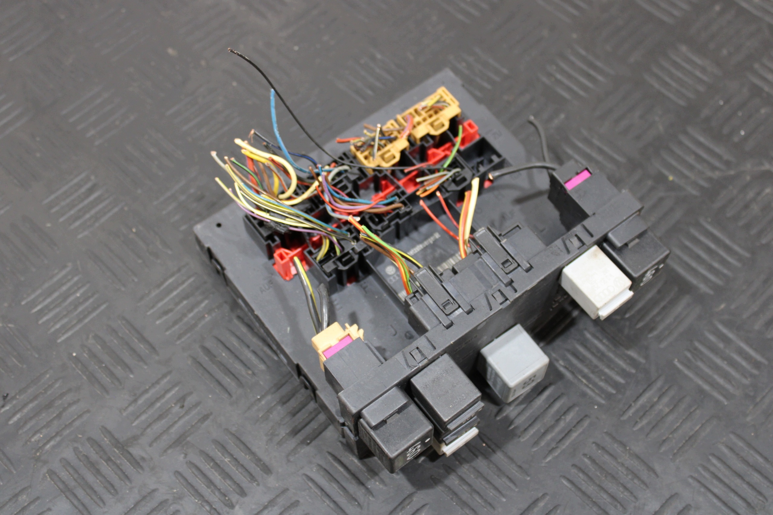 module control unit BCM 3C8937049D VW TOURAN 1T0 1T FL 1,9 TDI
