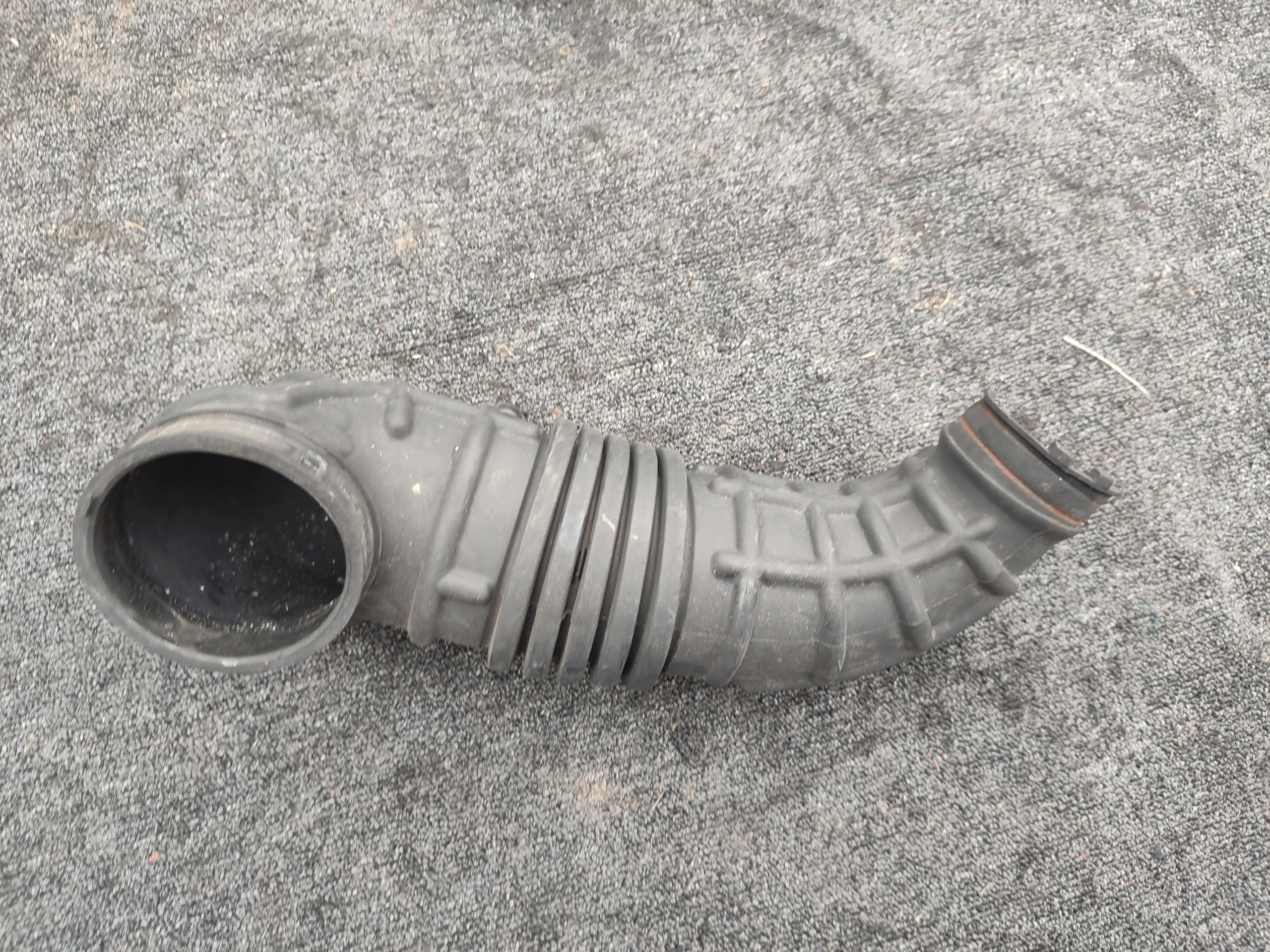 pipe air HYUNDAI H-1 II 2.5 CRDi 28138-4H000