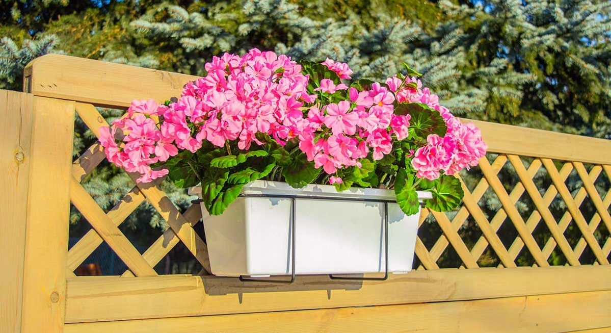 WIESZAK UCHWYT NA SKRZYNIĘ BALKONOWĄ DONICZKI 80cm Materiał wykonania metal