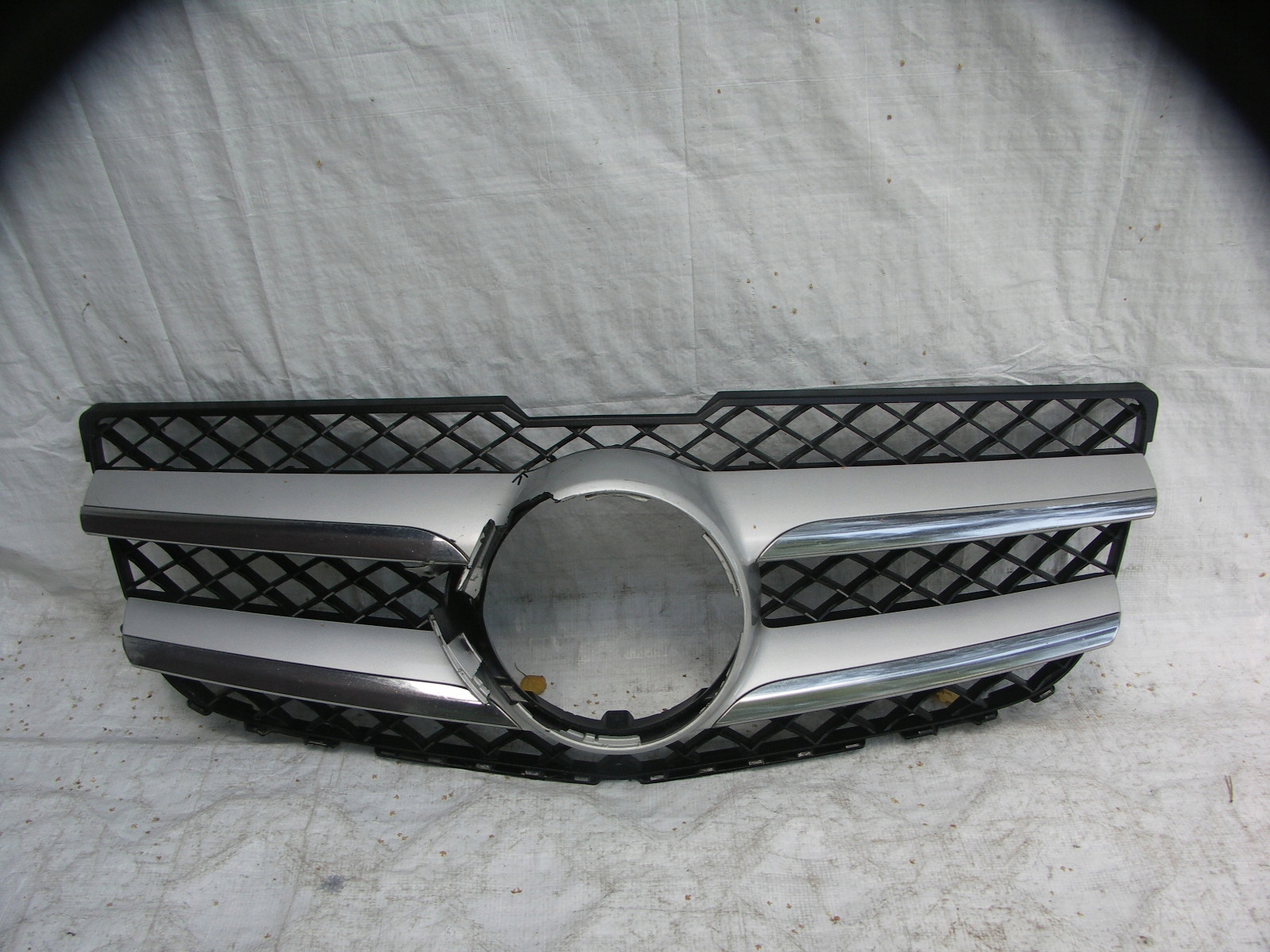 Решетка радиатора glk. Мерседес глк решетка радиатора. Решетка радиатора glk. Мерседес glk решётка дорест. Решетка радиатора mercedes w204 diamond.