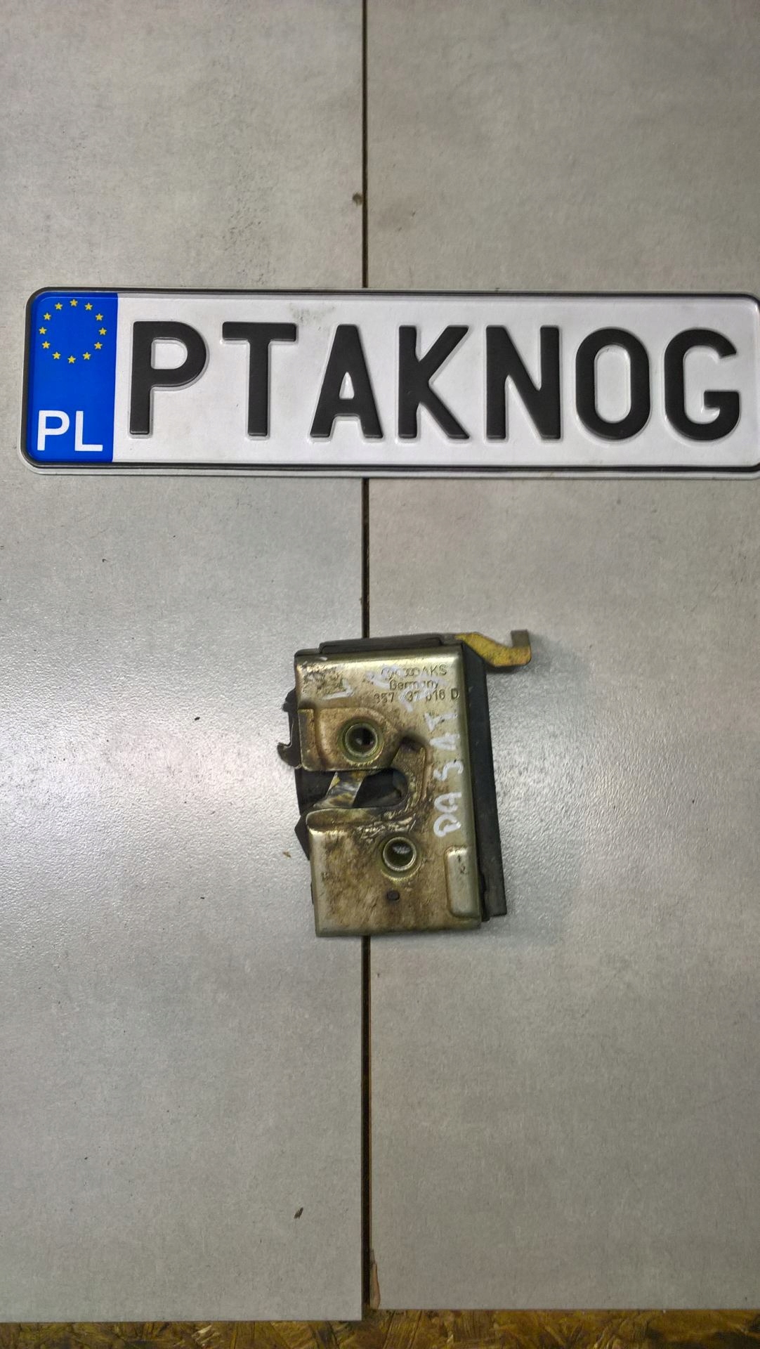 lock door right front VW PASSAT B3 357837016D