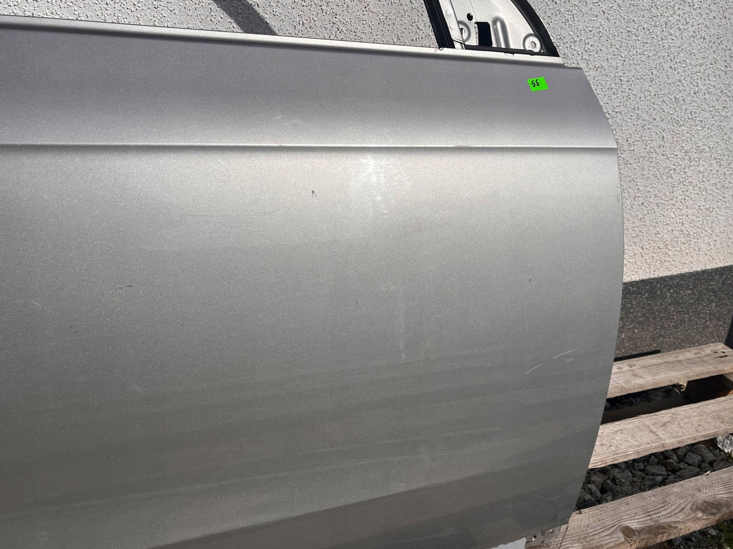 dveře přední pravá strana VOLKSWAGEN PASSAT B7 3AA831056 @M