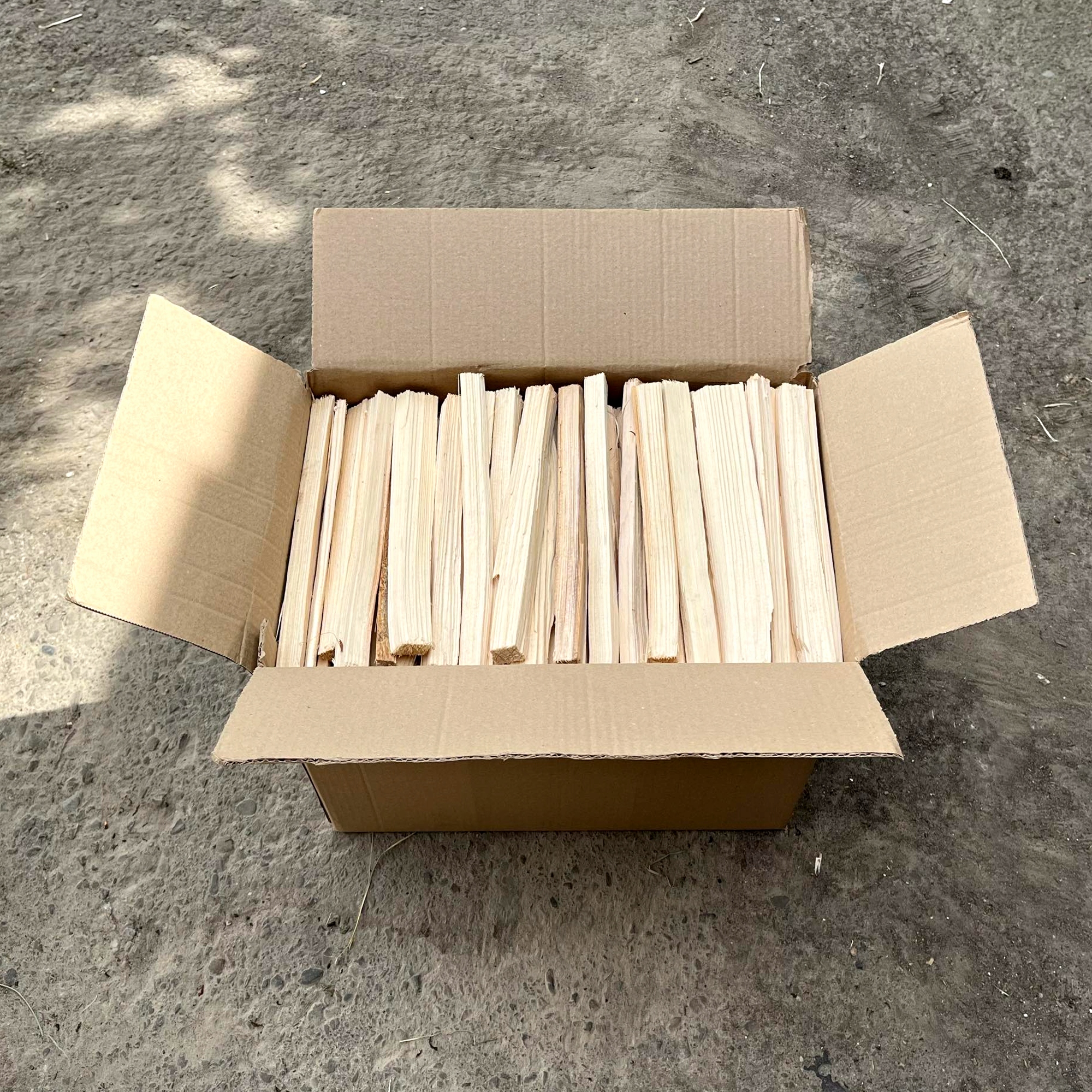 ROZPAŁKA DO KOMINKA, GRILLA, PIECA, OGNISKA DREWNO ROZPAŁKOWE SUCHE 30 dm3 Marka bez marki