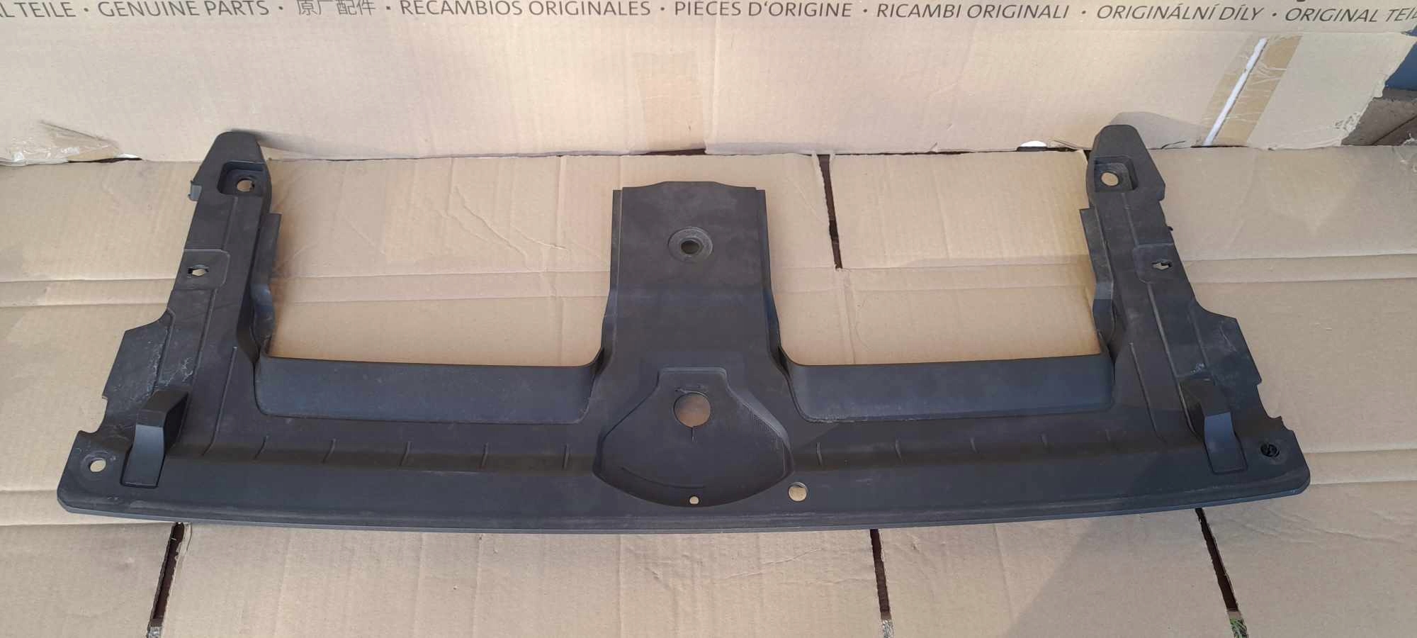kryt stěny předního AUDI Q7 4M 4M0807081A