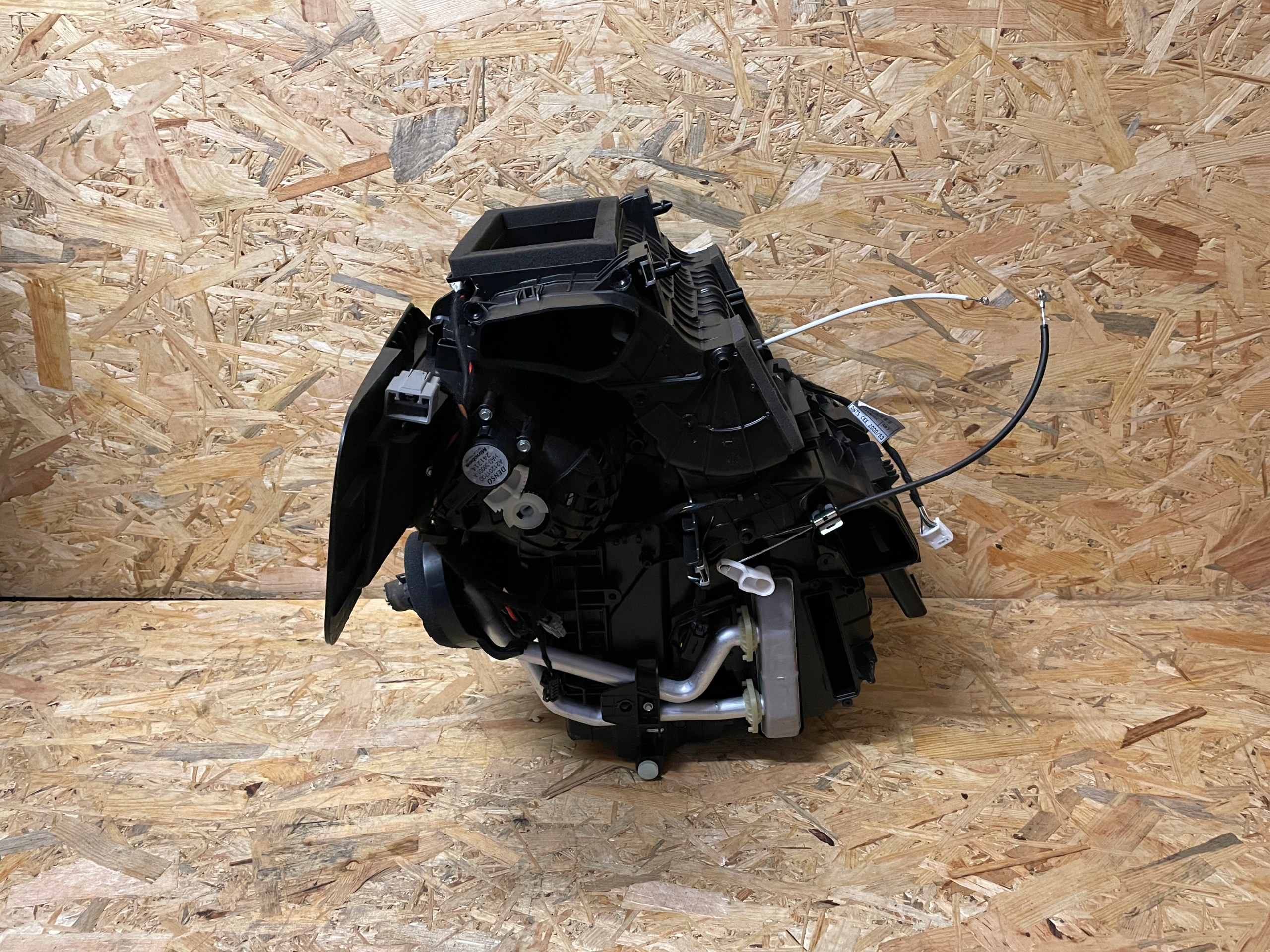 ОБІГРІВАЧ RENAULT CLIO IV 4 272705269R ЄВРОПА