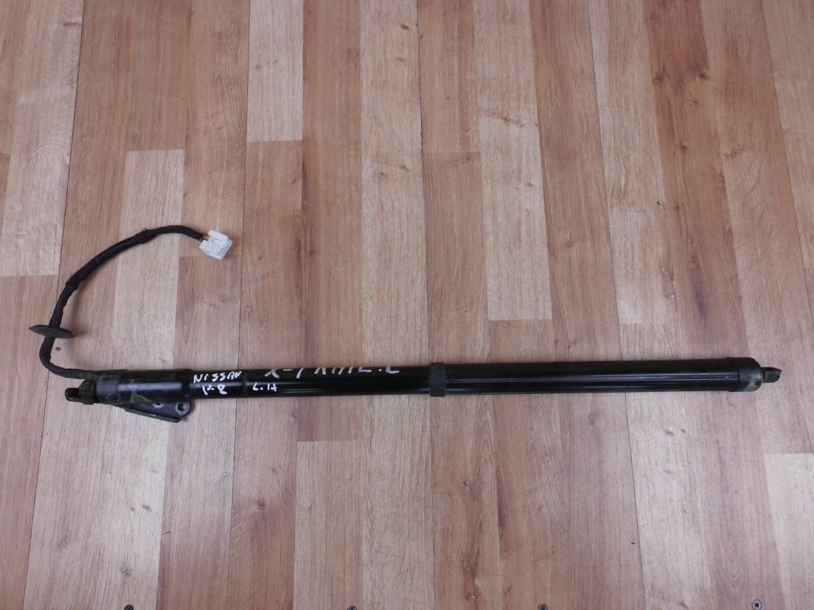 Nissan X-Trail T32 telescope electrical damper left right rear part bonnet