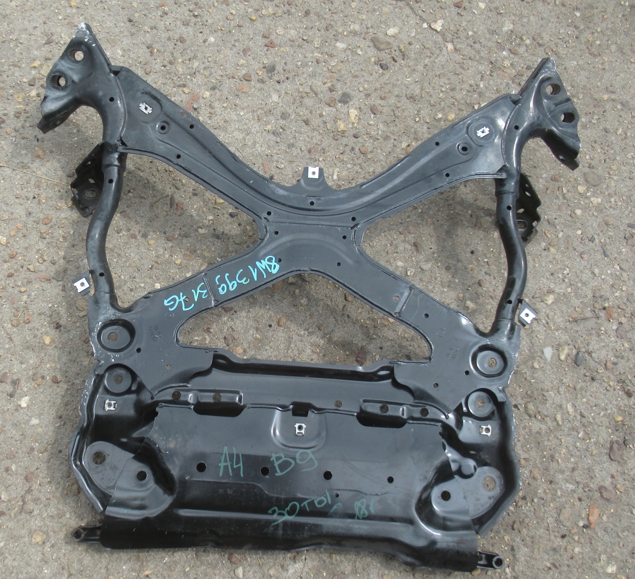 AUDI A4 B9 AVANT 3.0 TDI 18R subframe axle beam front 8W1399317G