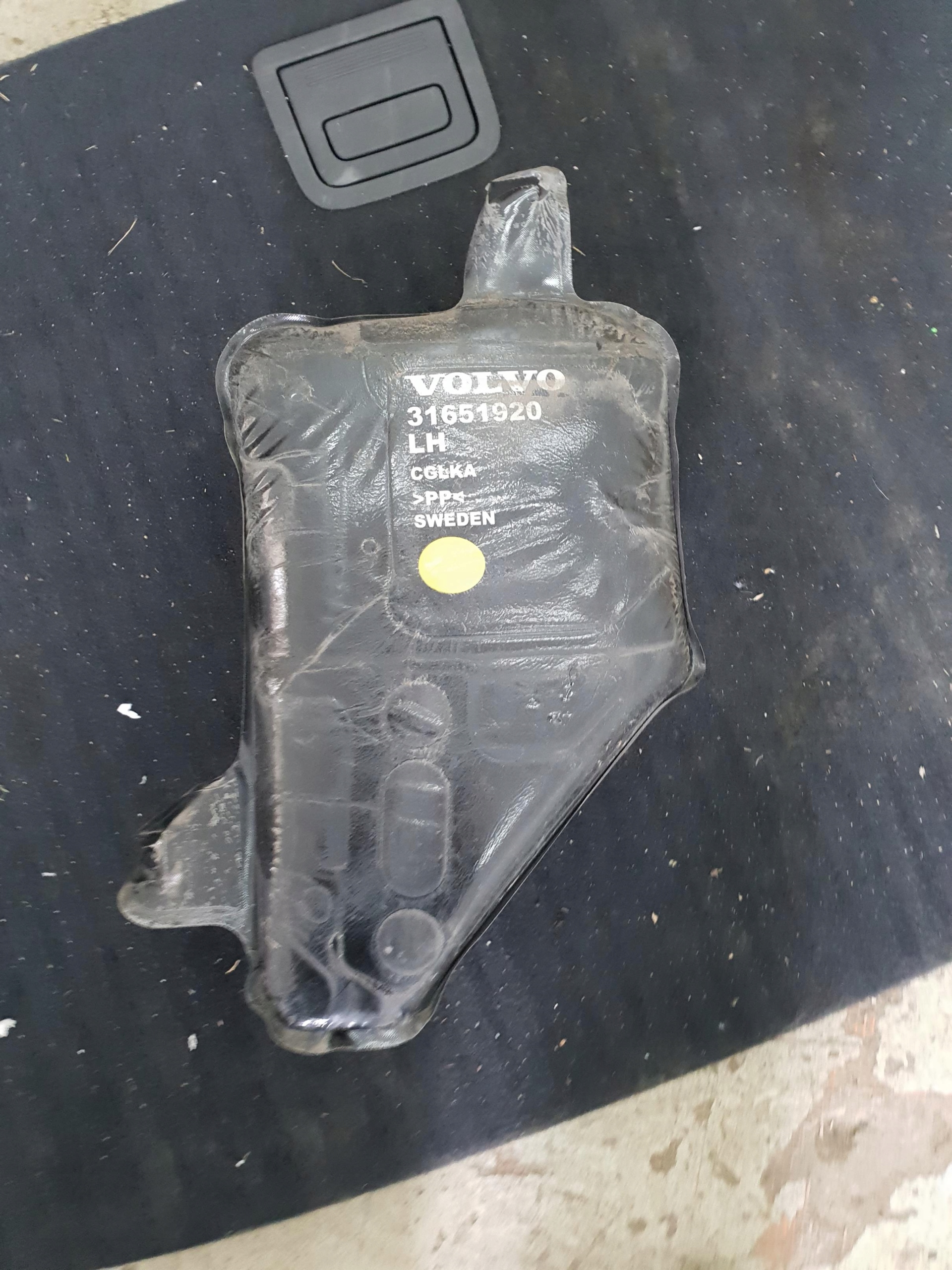 Звукоизоляция левого крыла VOLVO S90 II 31651920