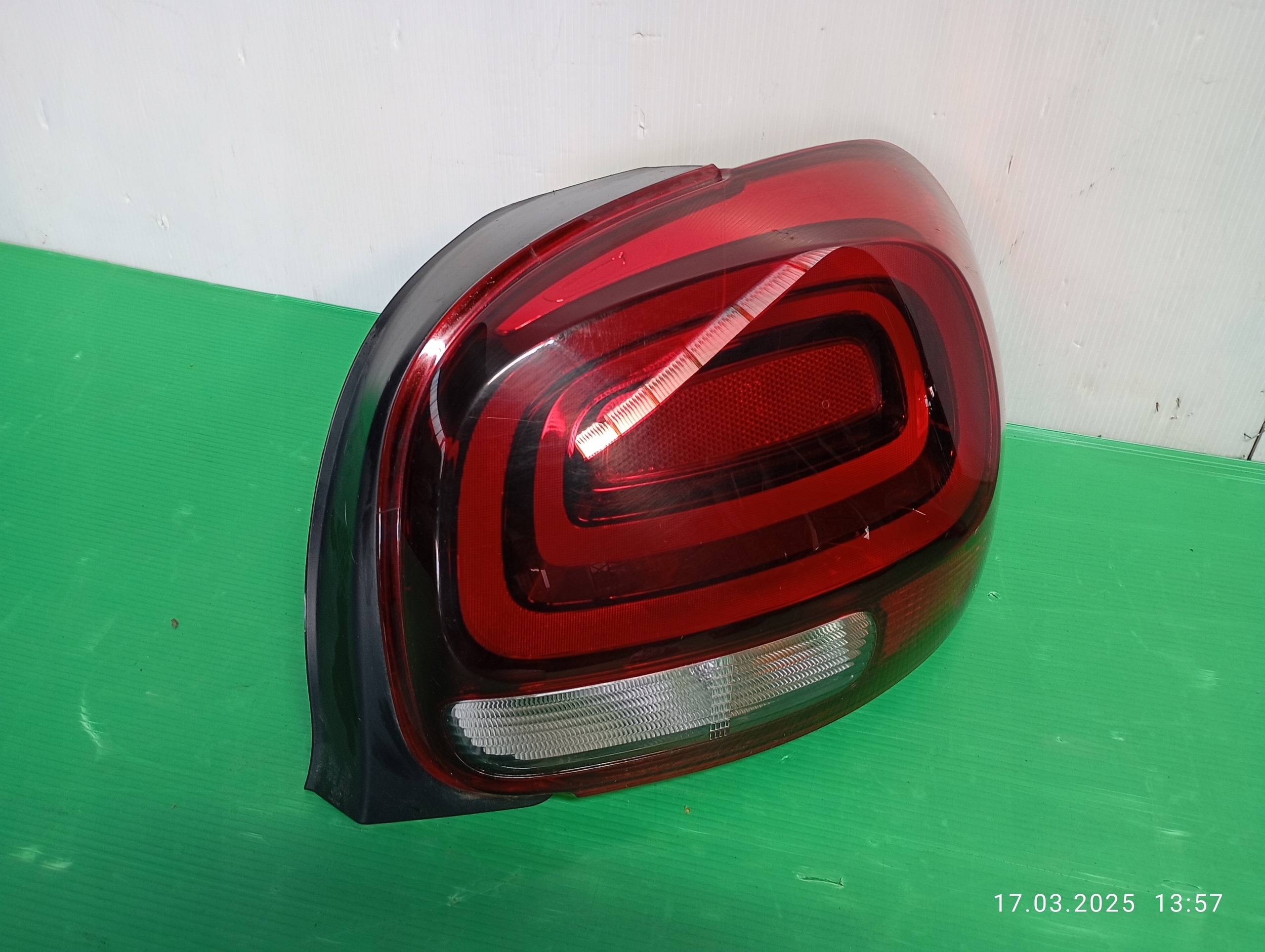 LAMPA PRAWA TYŁ TYLNA CITROEN C3 III 16- 9812257480