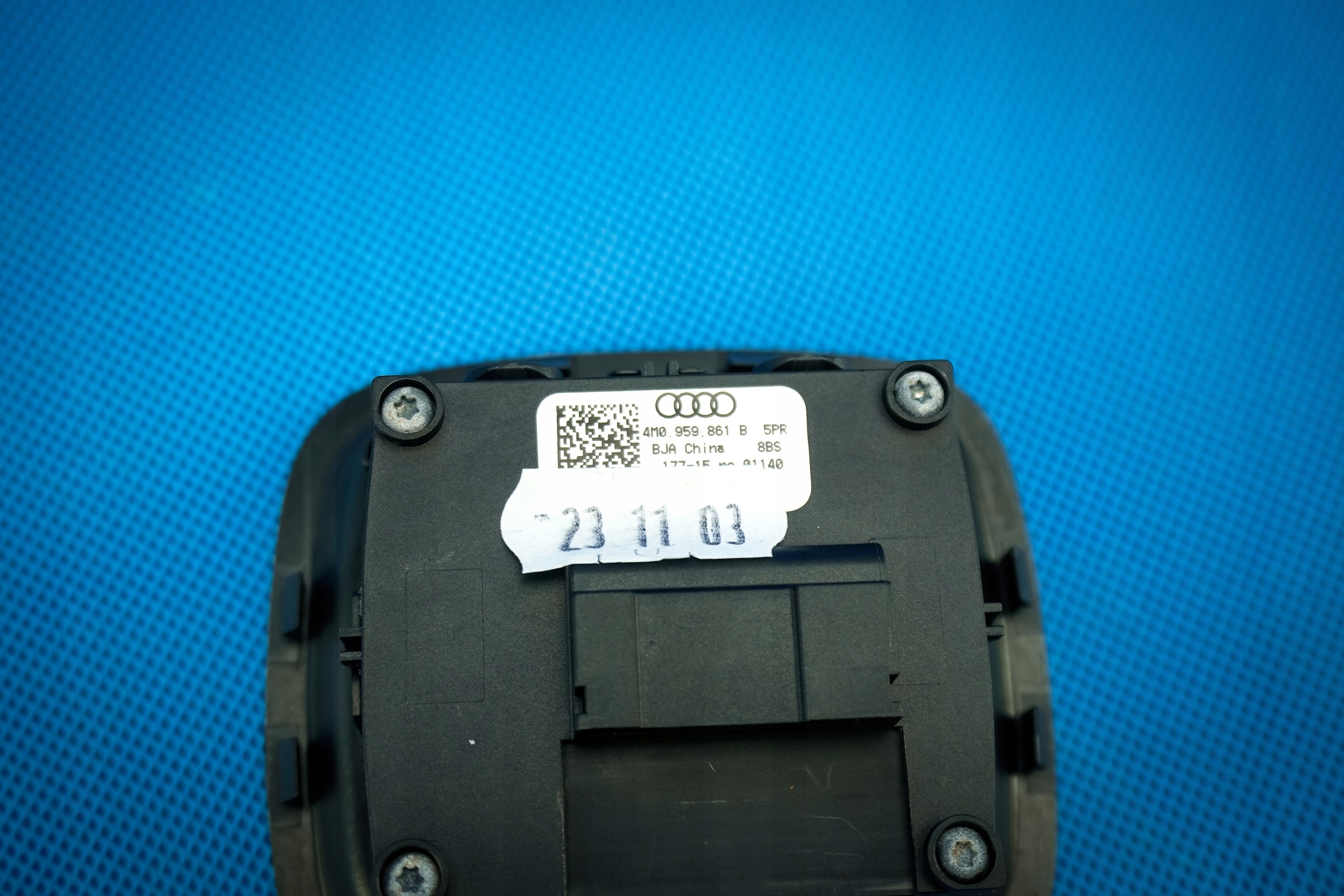 switch odblokowania oparcia kanapy Audi Q7 SQ7 4M 4M0959861B