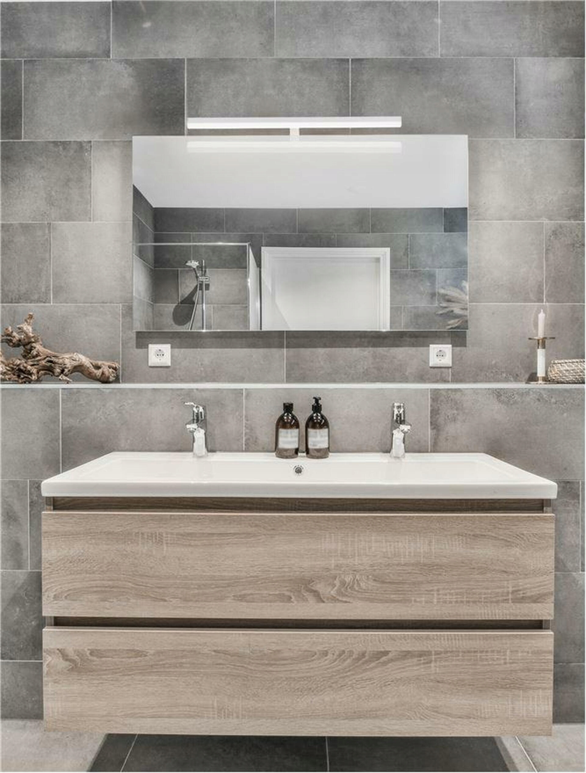 Nova Luce svietidlo na zrkadlá Glim biely hliník a akryl Led 18W 230V 3000K I