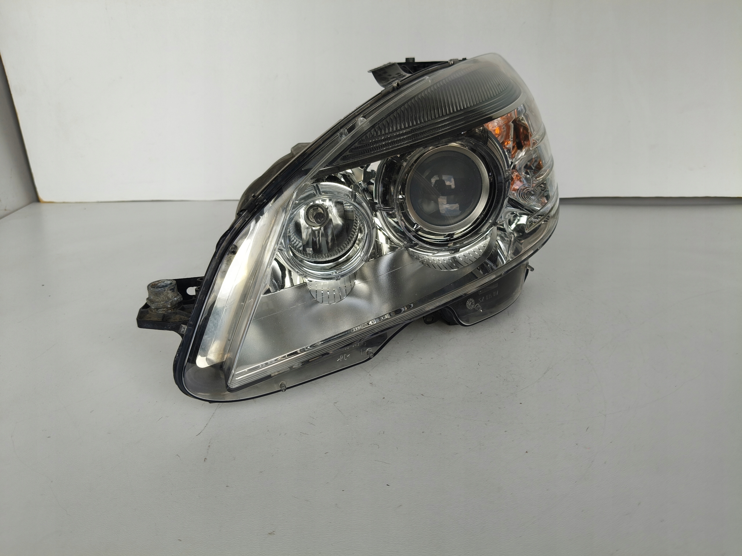 light left REFLEKTOR MERCEDES C-KLASA W204 07-10 XENON