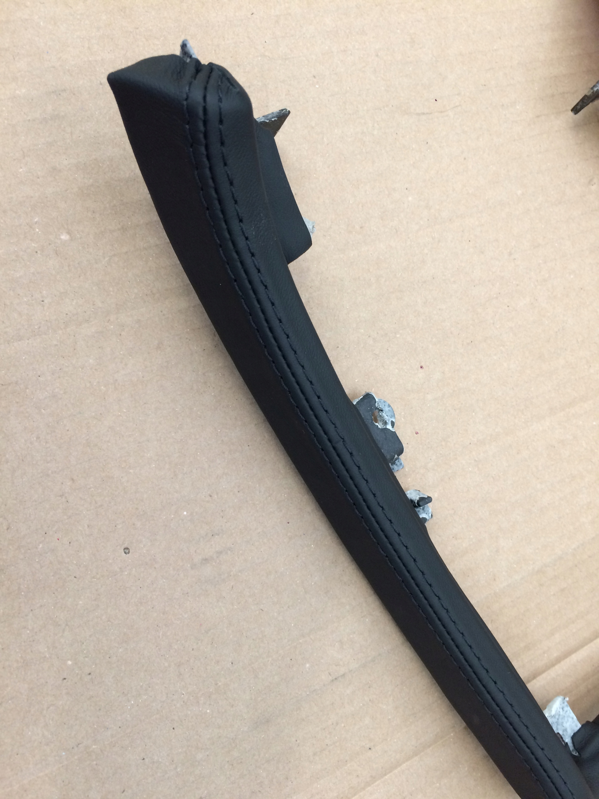 156080761 - ALFA ROMEO 159 РАМКА РЫЧАГА ЧЕРНАЯ КОЖА OEM 761