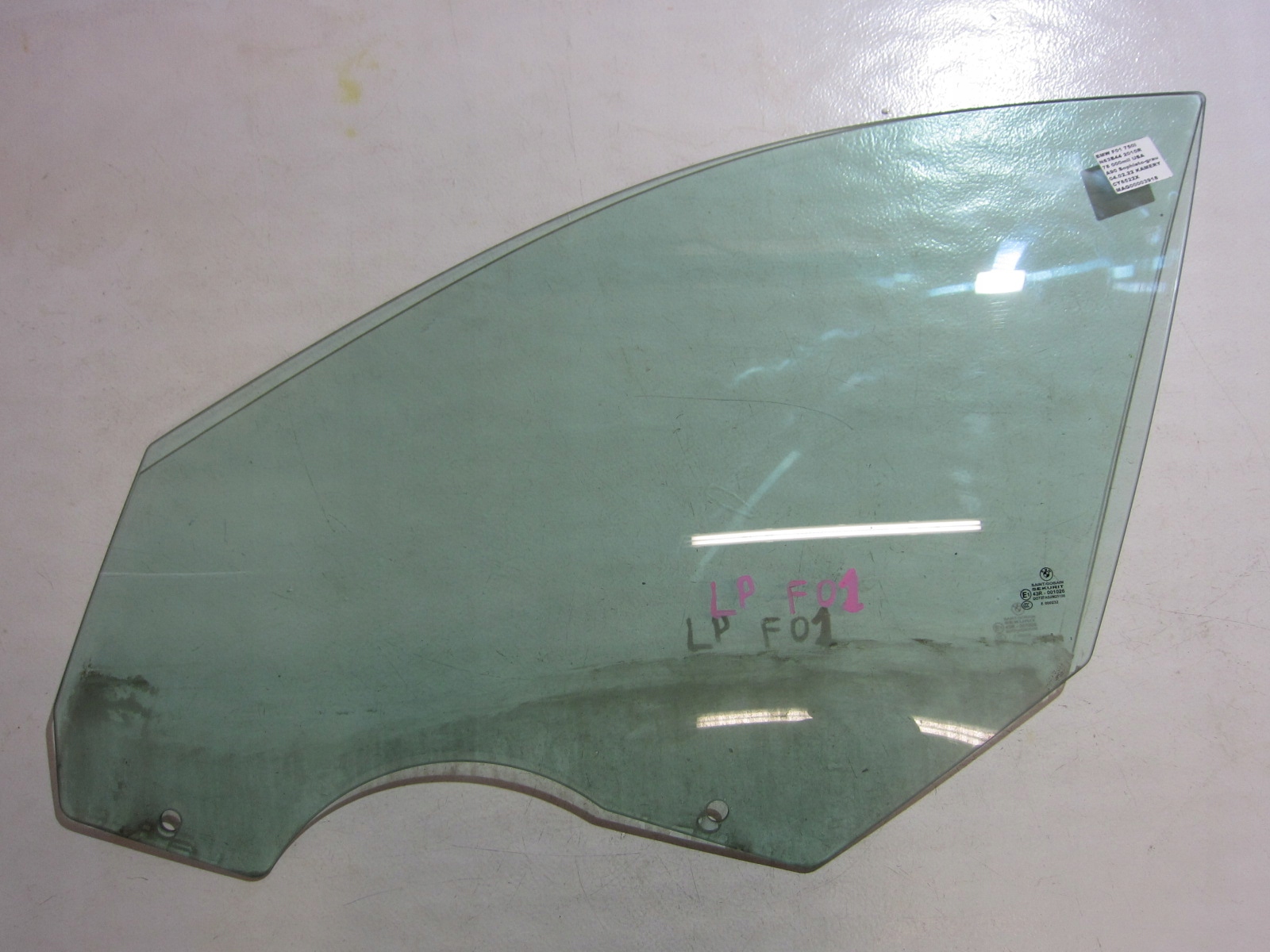 Боковое стекло ПД левое BMW F01 750i 51337182083