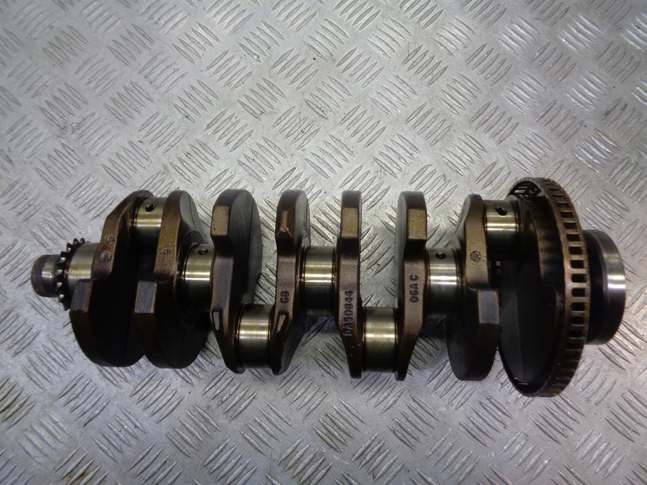 WAŁ KORBOWY AUDI A4 B6 2.5 TDI