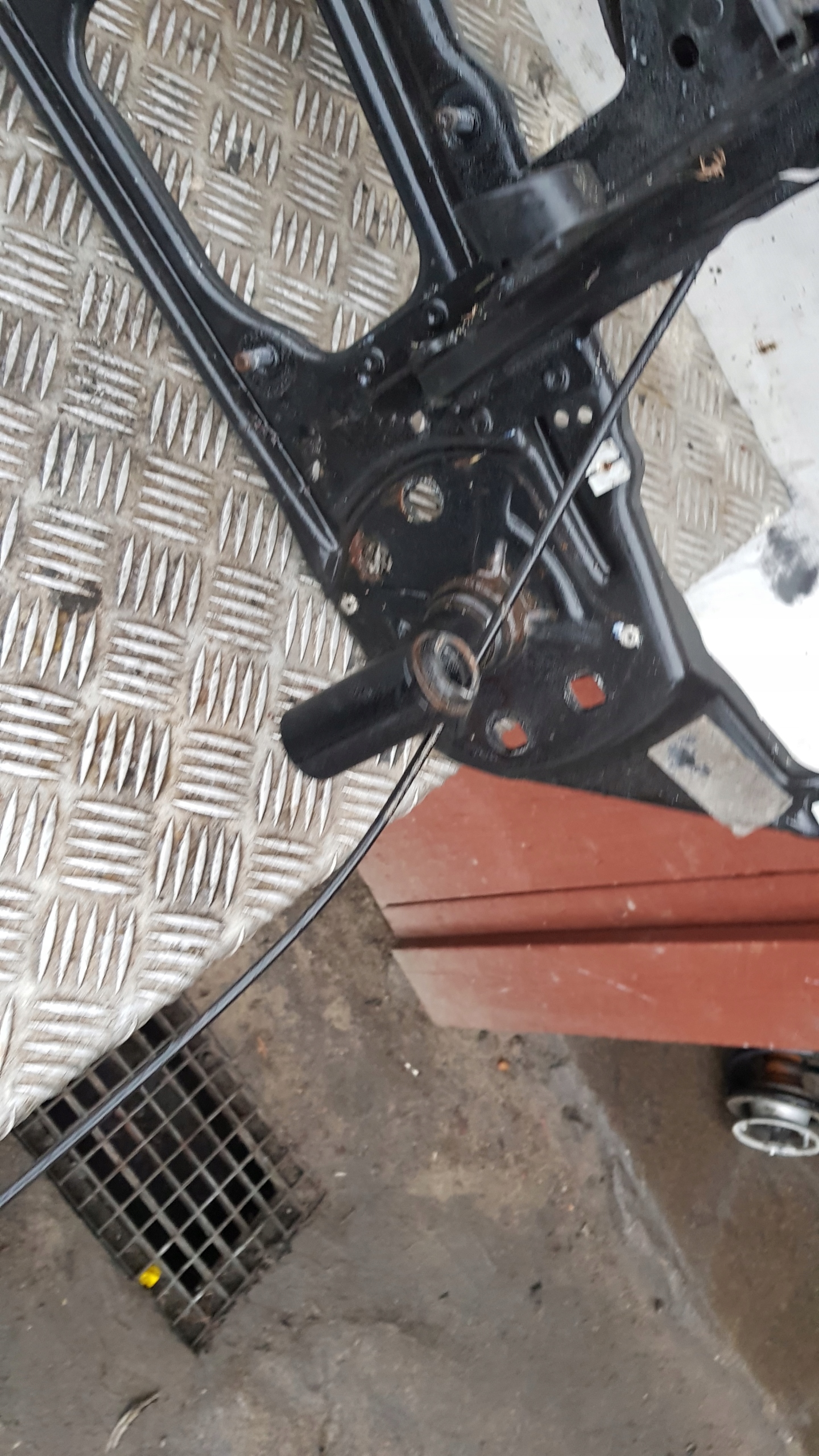 BMW E46 2.0d support panel for radiators pillar