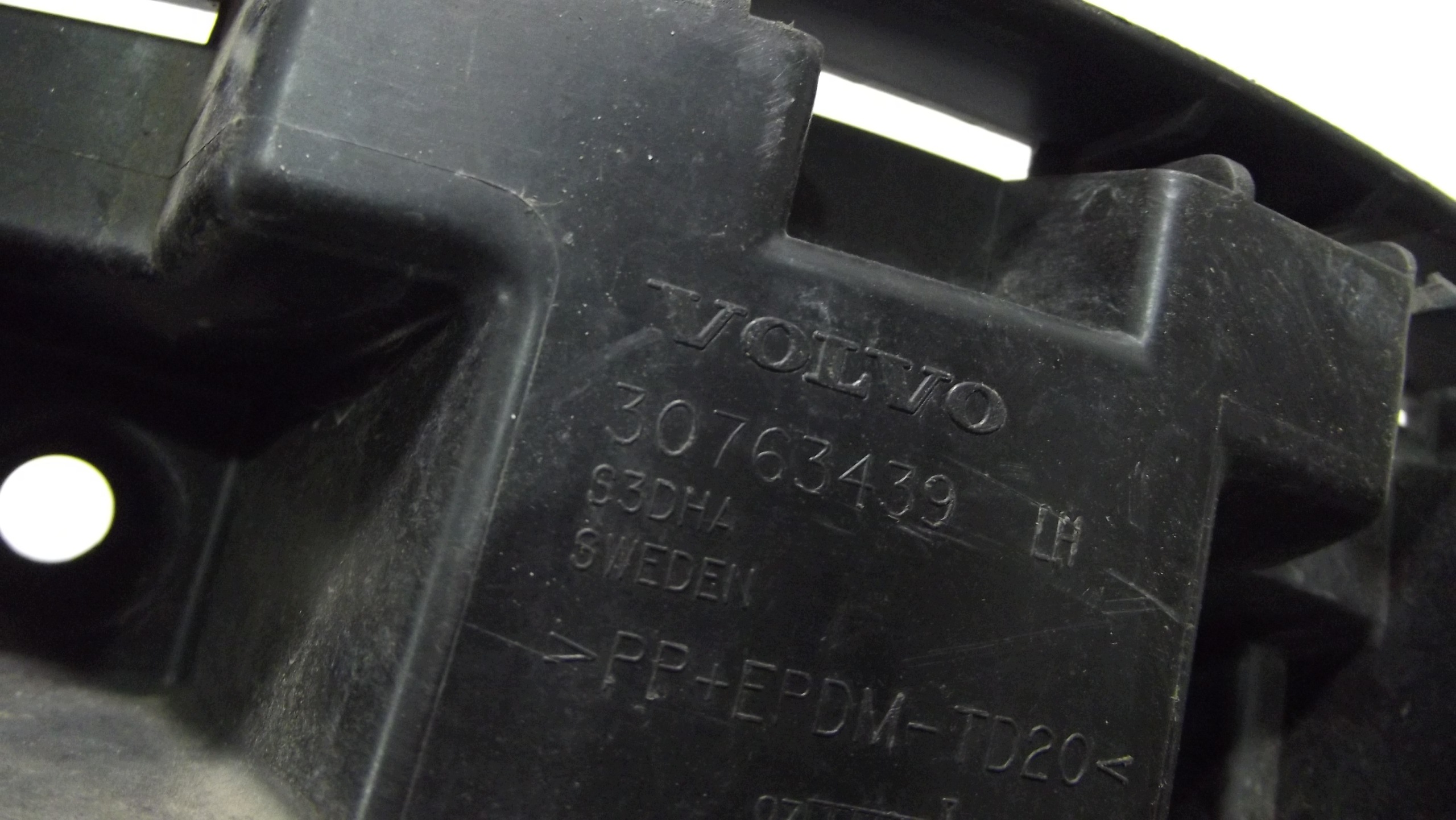 Volvo XC60 bumper bracket left rear part 30763439