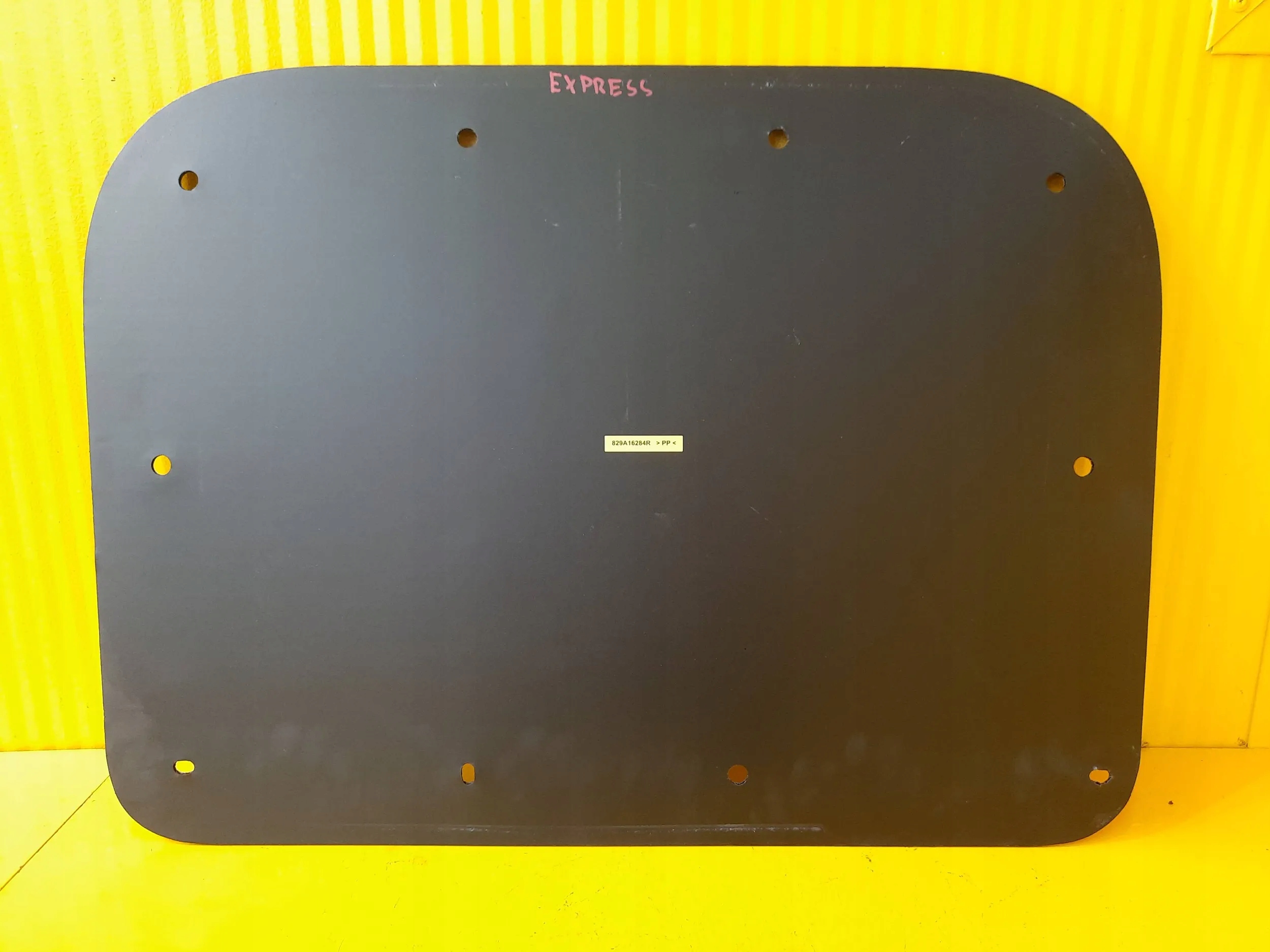 Renault Express 21R. - настенная пластина 829A16284R