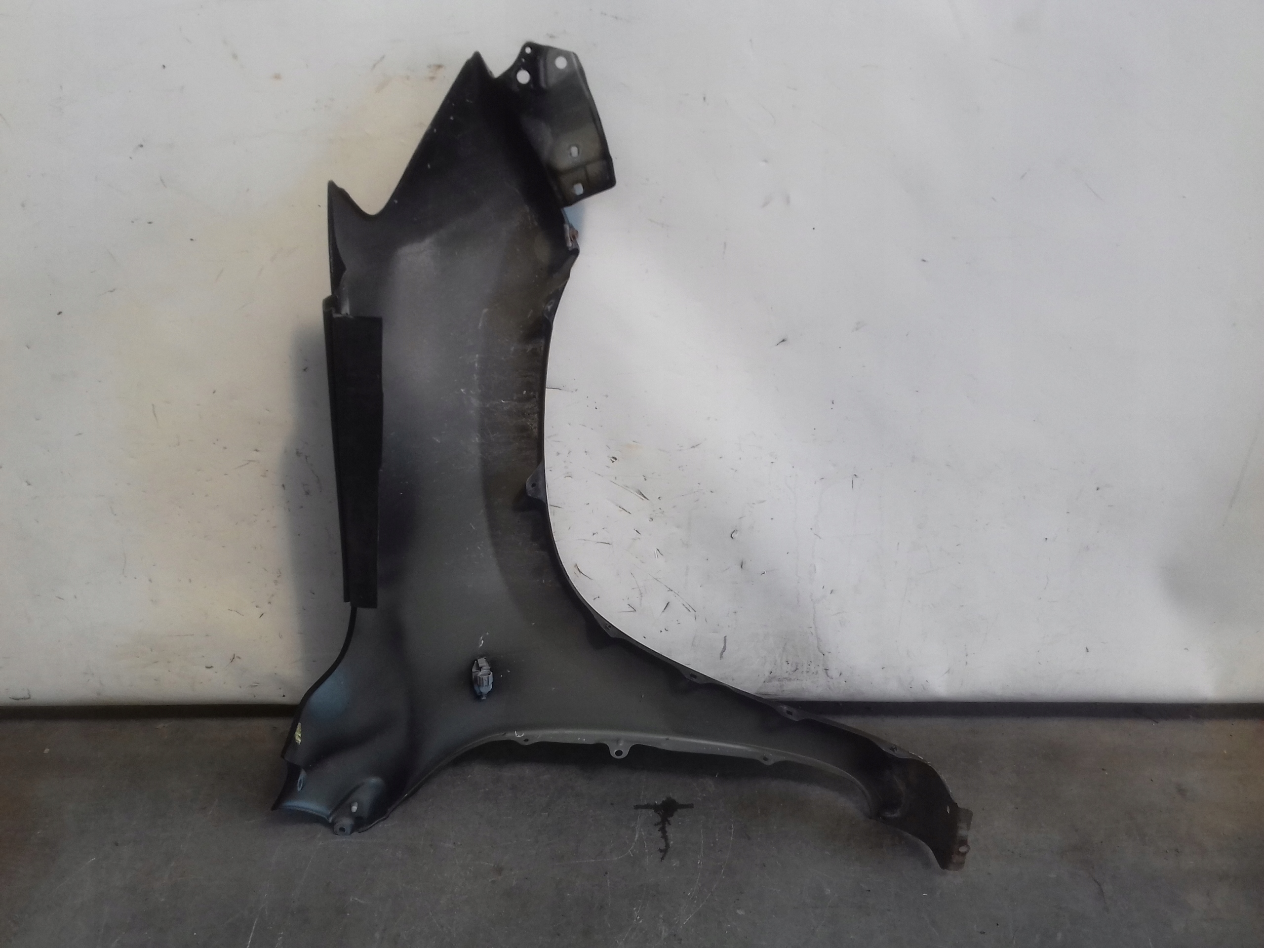 fender left 202 Toyota RAV4