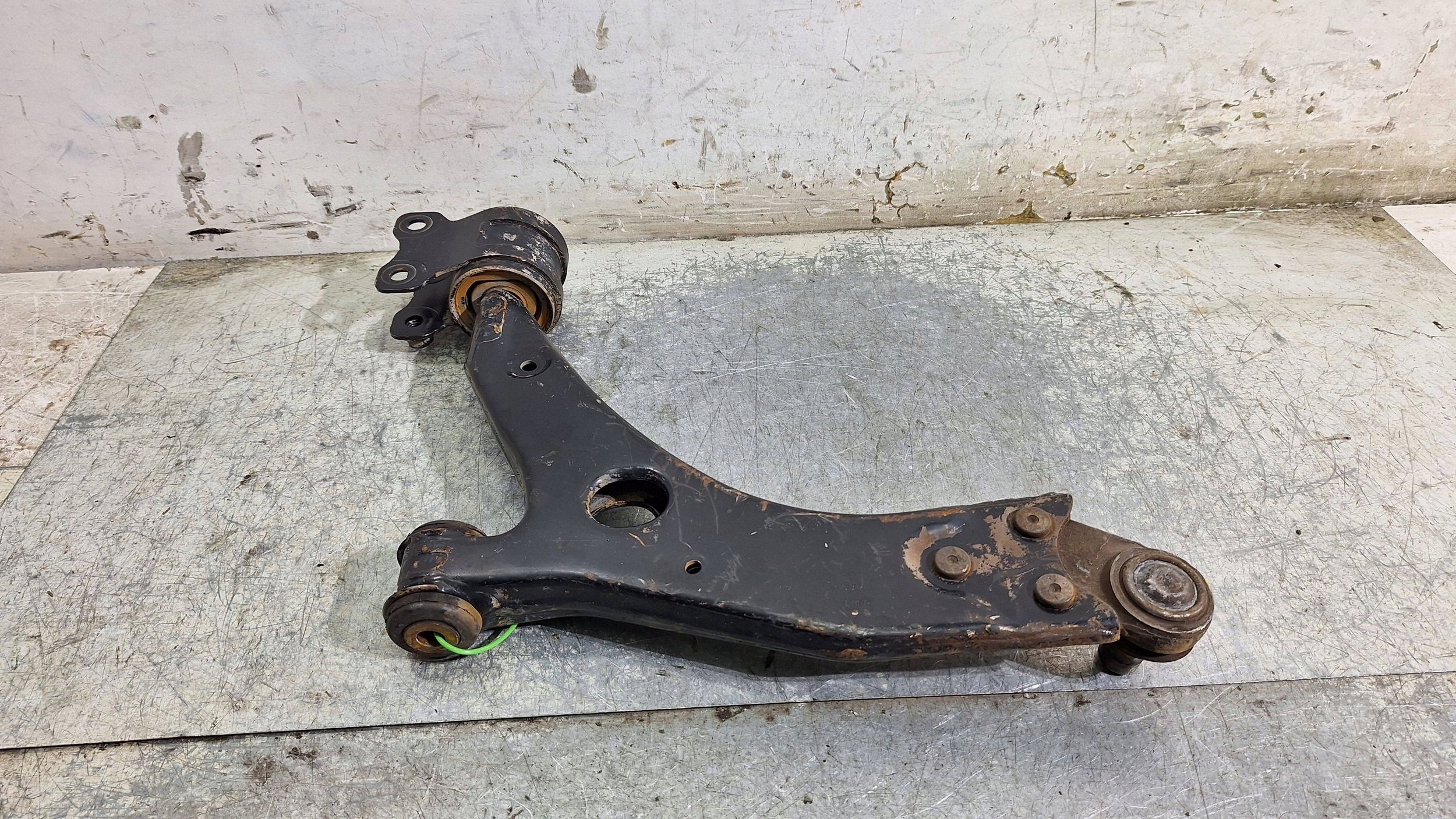 arm right front 8V41-3A423-AB FORD KUGA MK1