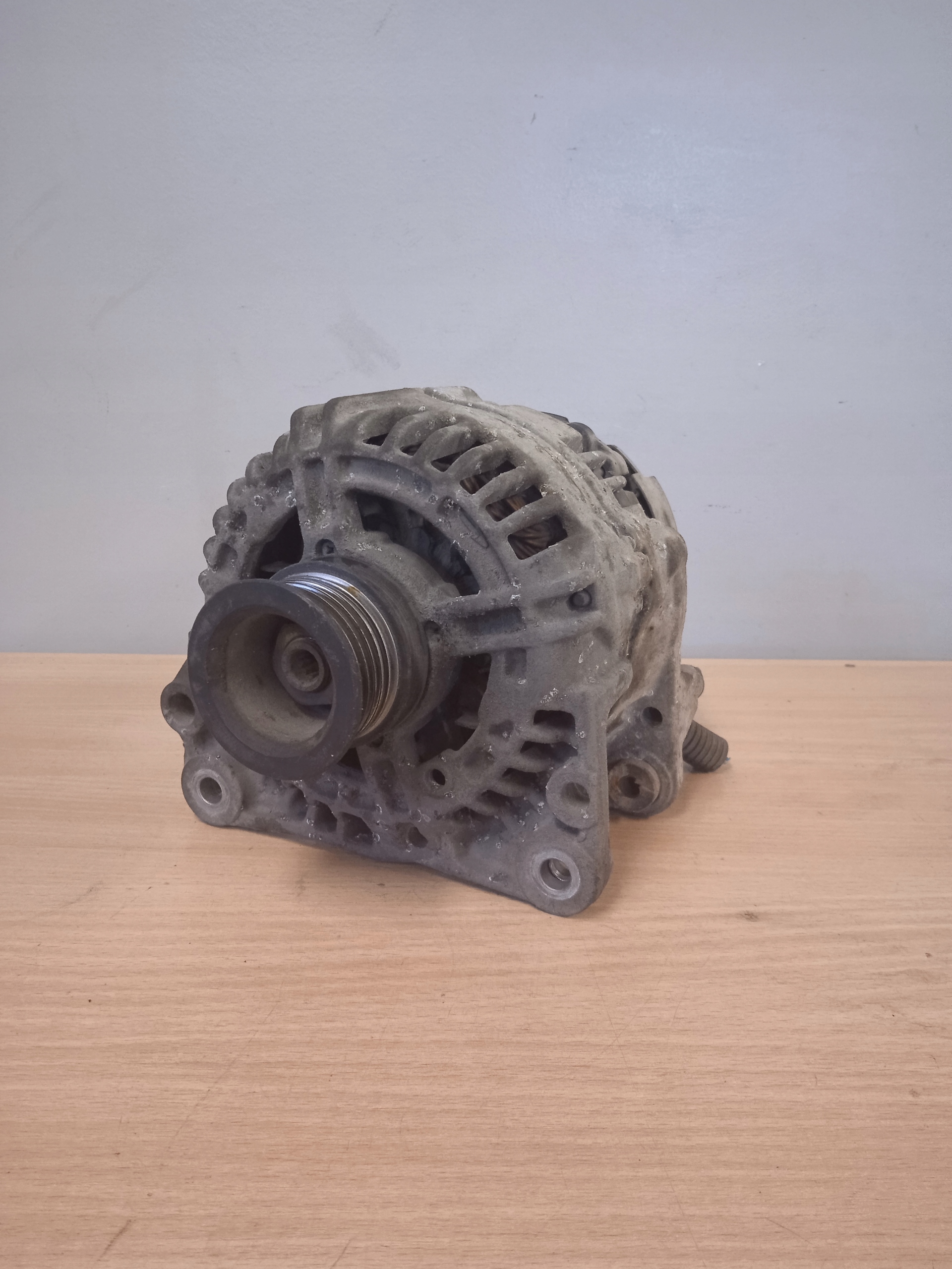 VW SEAT POLO 1.0 1.4 ALTERNATOR 037903025L