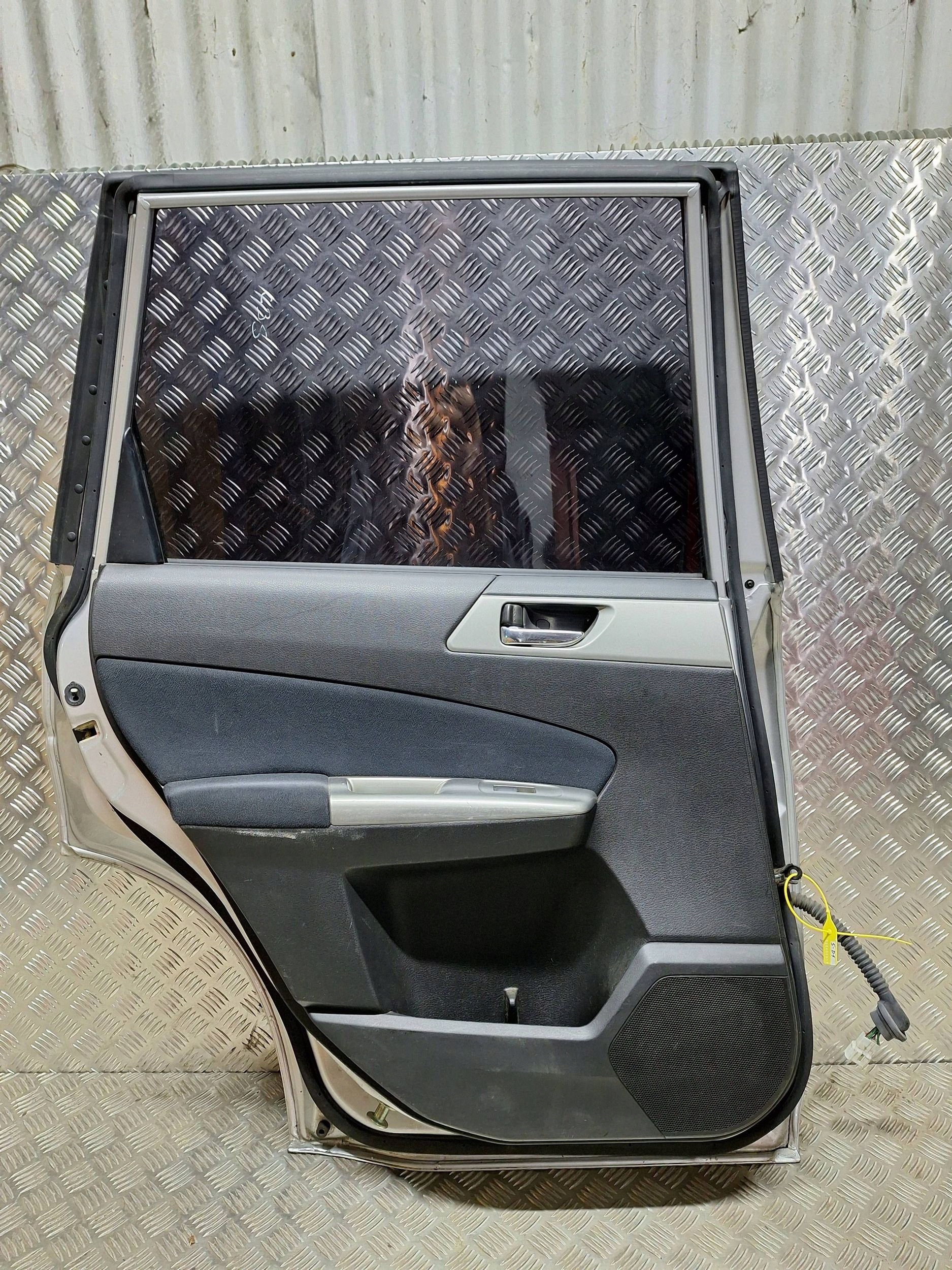 door rear part rear. left SUBARU FORESTER III 08-13 complete