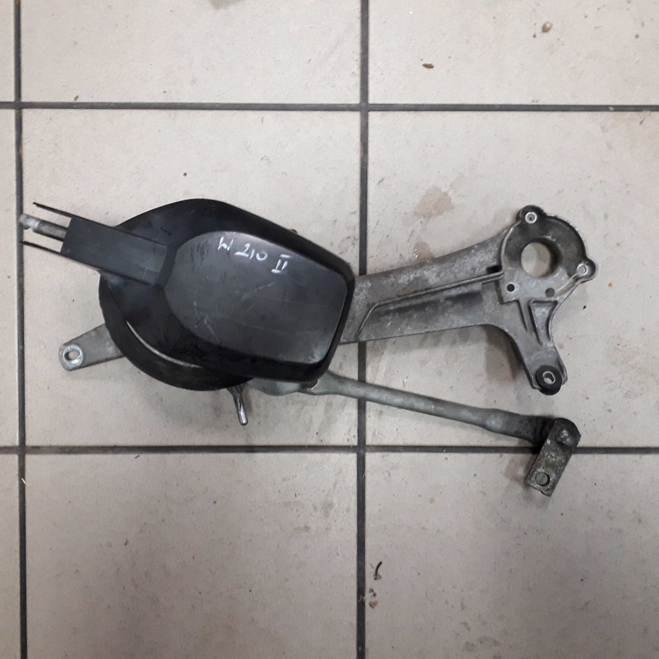 MERCEDES E W210 MECHANIZM WYCIERACZKI 3391098329