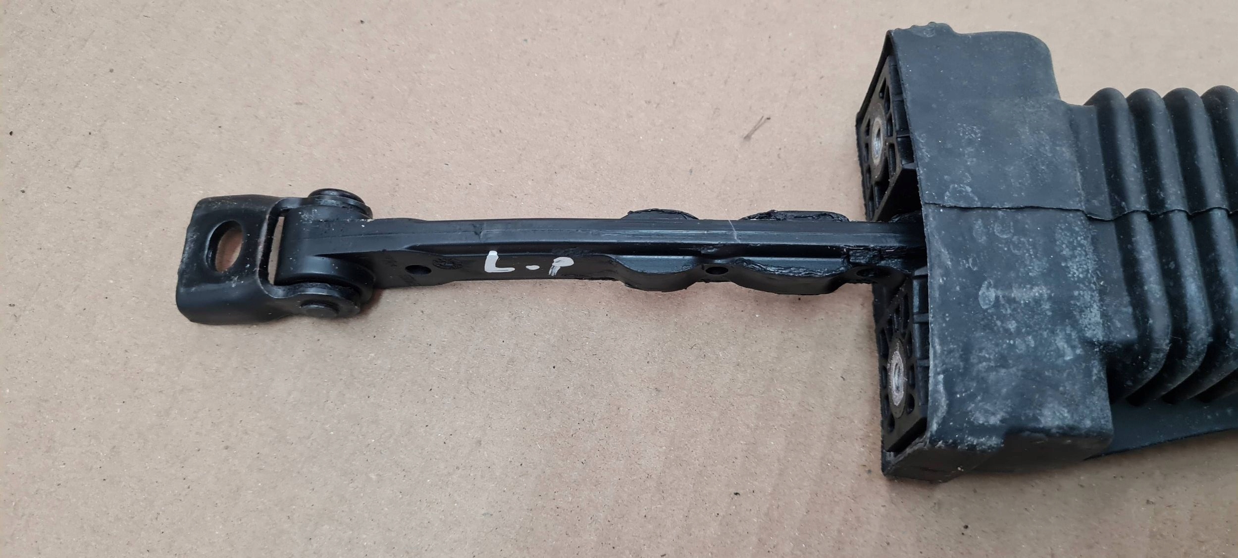A5 8T LIFT limiter door left right front 8T0837249