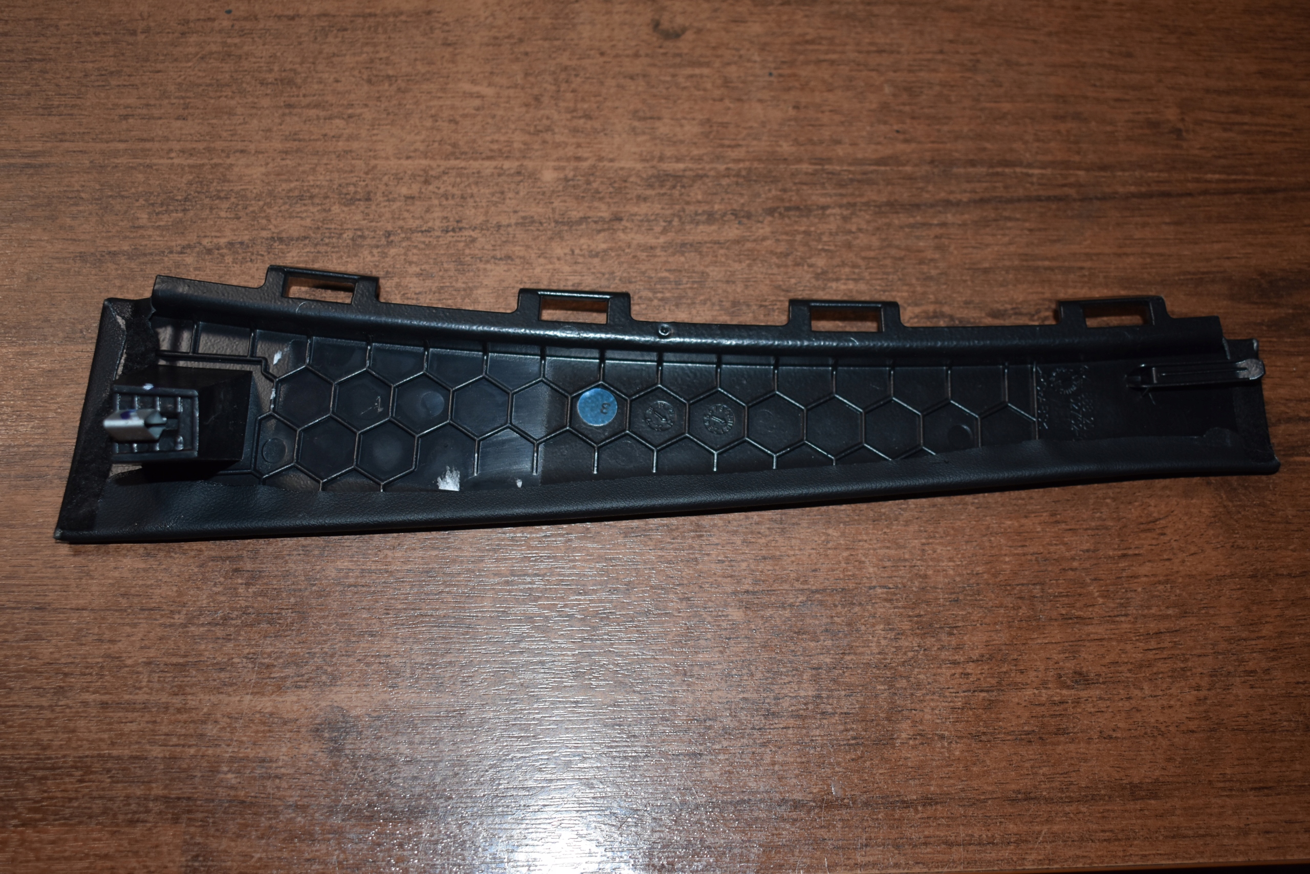 IDEALNA cover SLUPKA A left LAMBORGHINI URUS 1