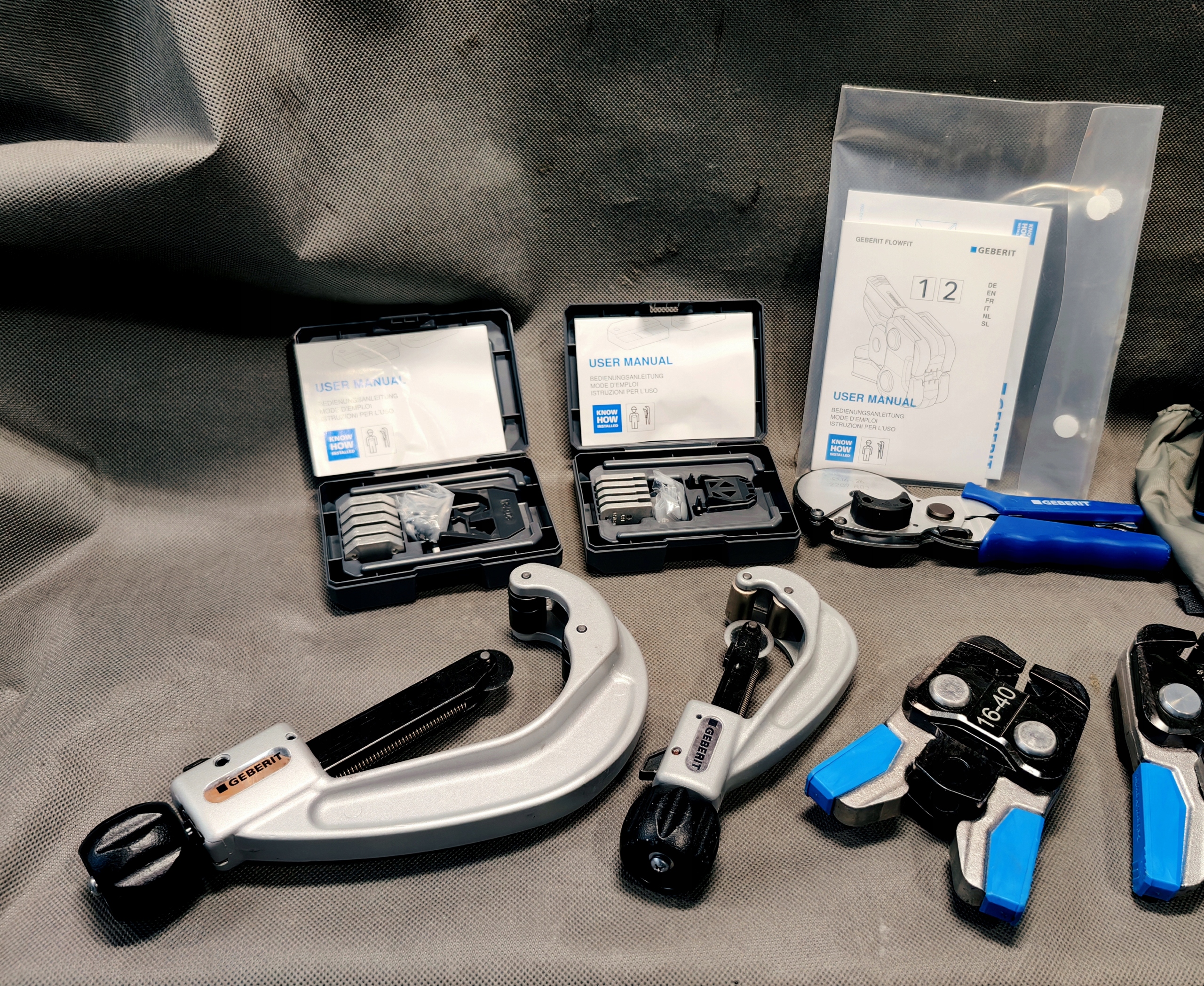 Szczęki Zaciskowe Geberit FlowFit 2 4x Zaciski Zestaw kalibracyjny Obcinak Maksymalna średnica rury 40 mm