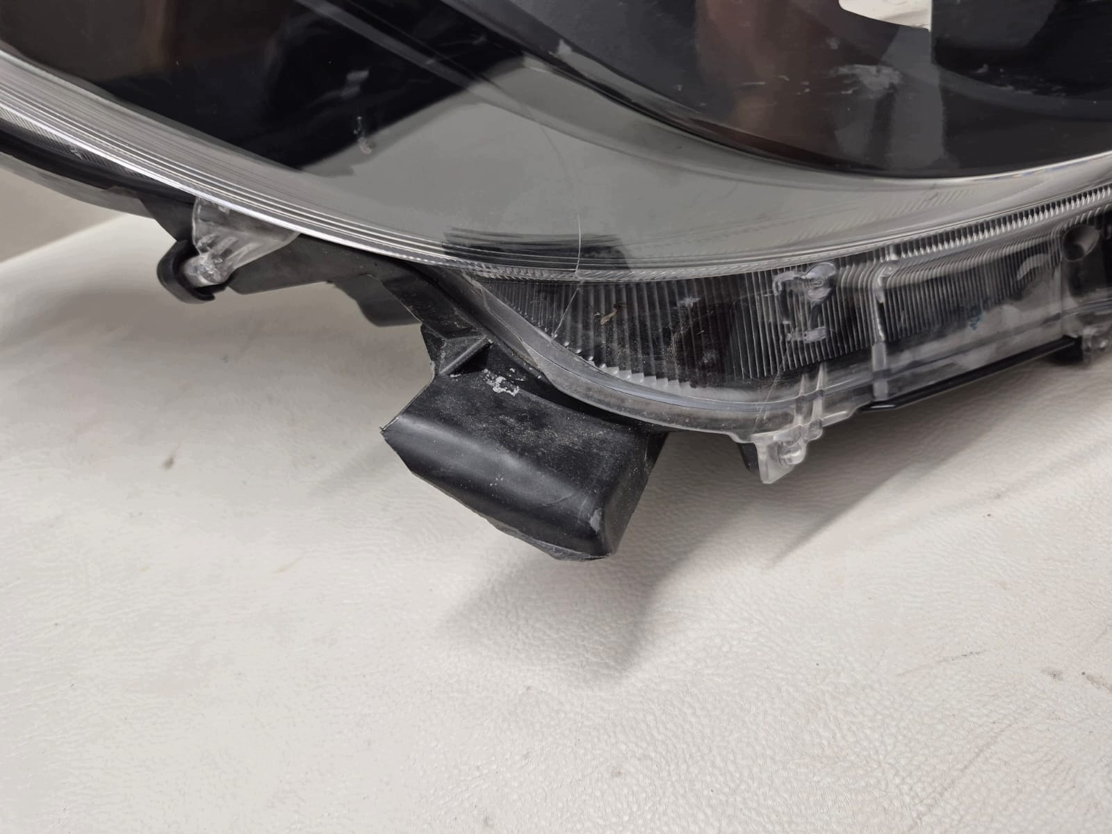 TOYOTA YARIS IV 19- light right front front lens