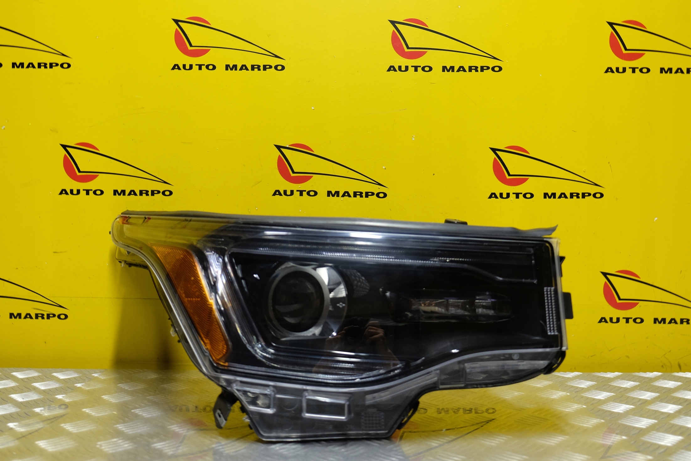 GMC ACADIA 2017- REFLEKTOR LAMPA ZWYKŁA LED R USA Producent części Chevrolet OE