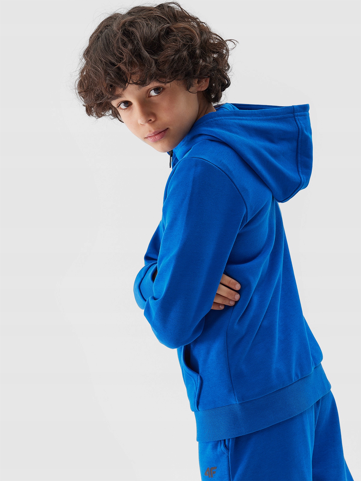 BLUZA 4F CHŁOPIĘCA DRESOWA ROZPINANA Z KAPTUREM - KOBALTOWY r. 128 Stan opakowania oryginalne