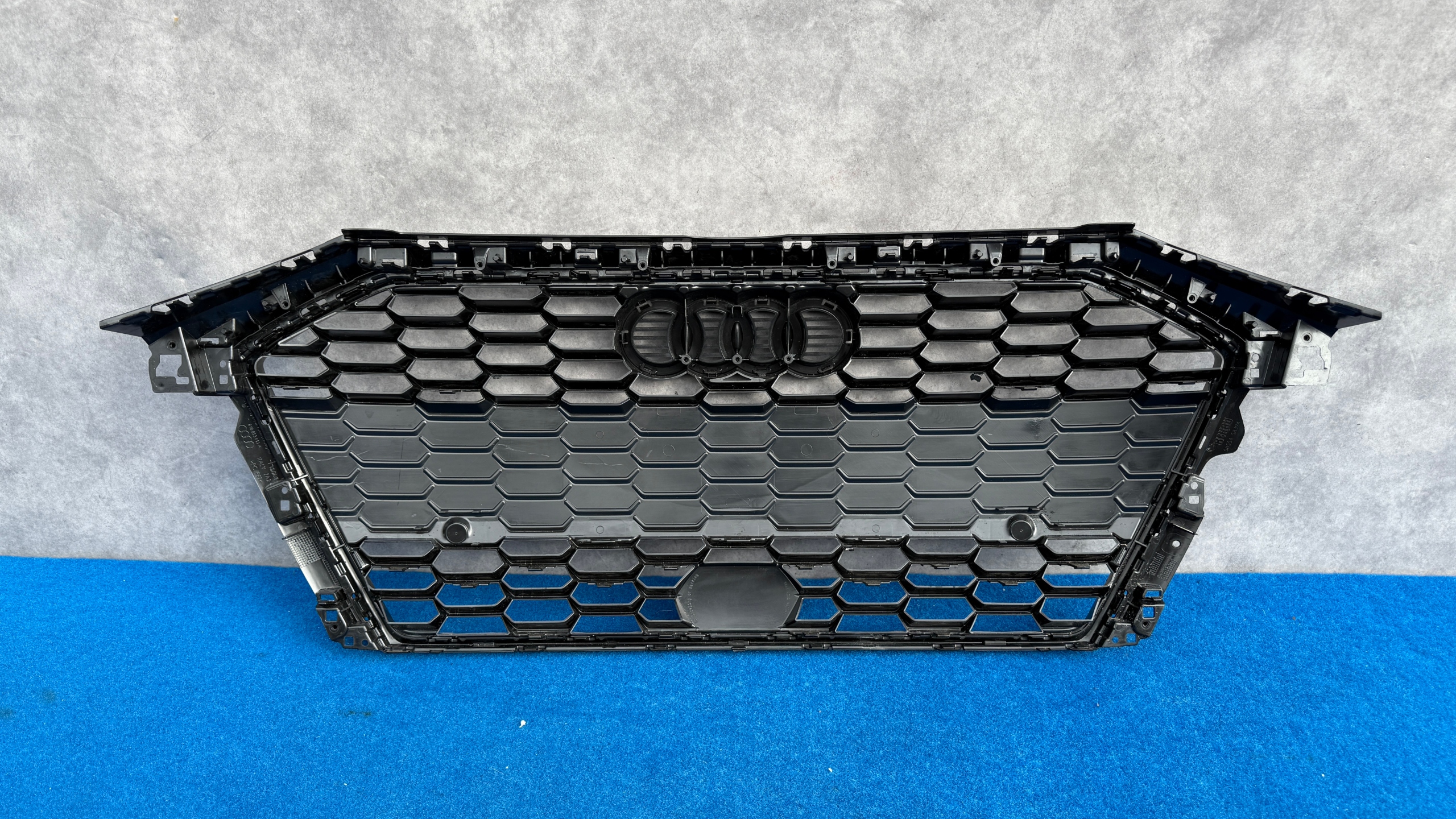AUDI A3 8Y 20-24 ROK front PREKLADgrill black frame 8Y0853651A ATR/IP/11E
