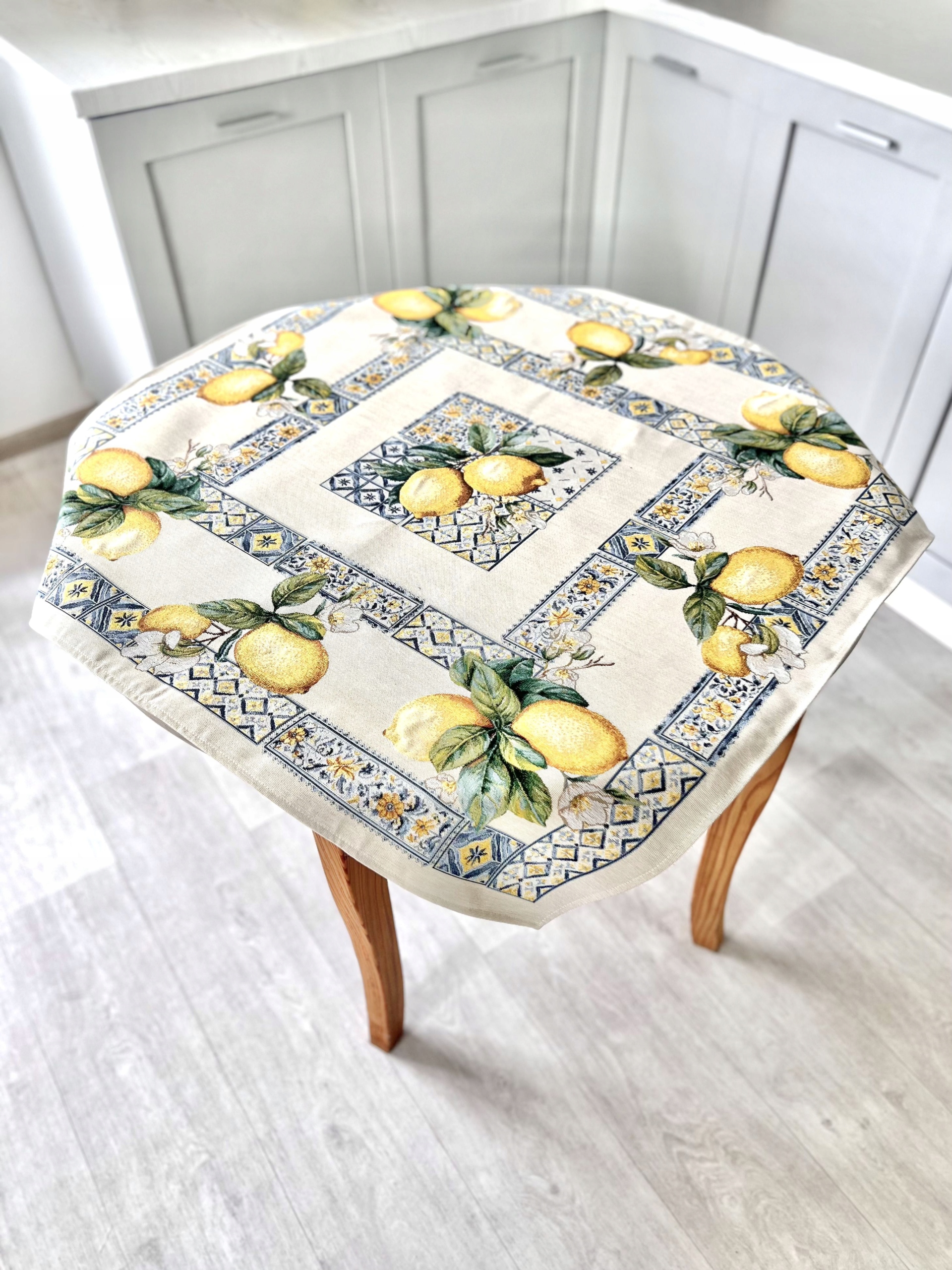 Ubrus 97 x 100 cm Ischia citrony skandinávský modrý na stůl zahrada dům