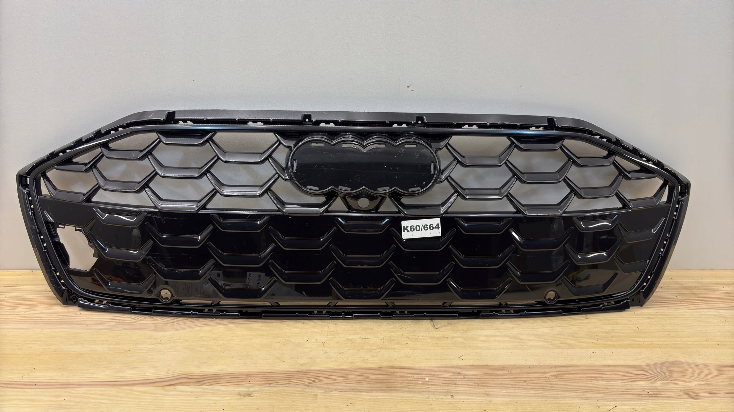 AUDI A4 B10 GRILLE 2023R+ 8B3853653A K60/664