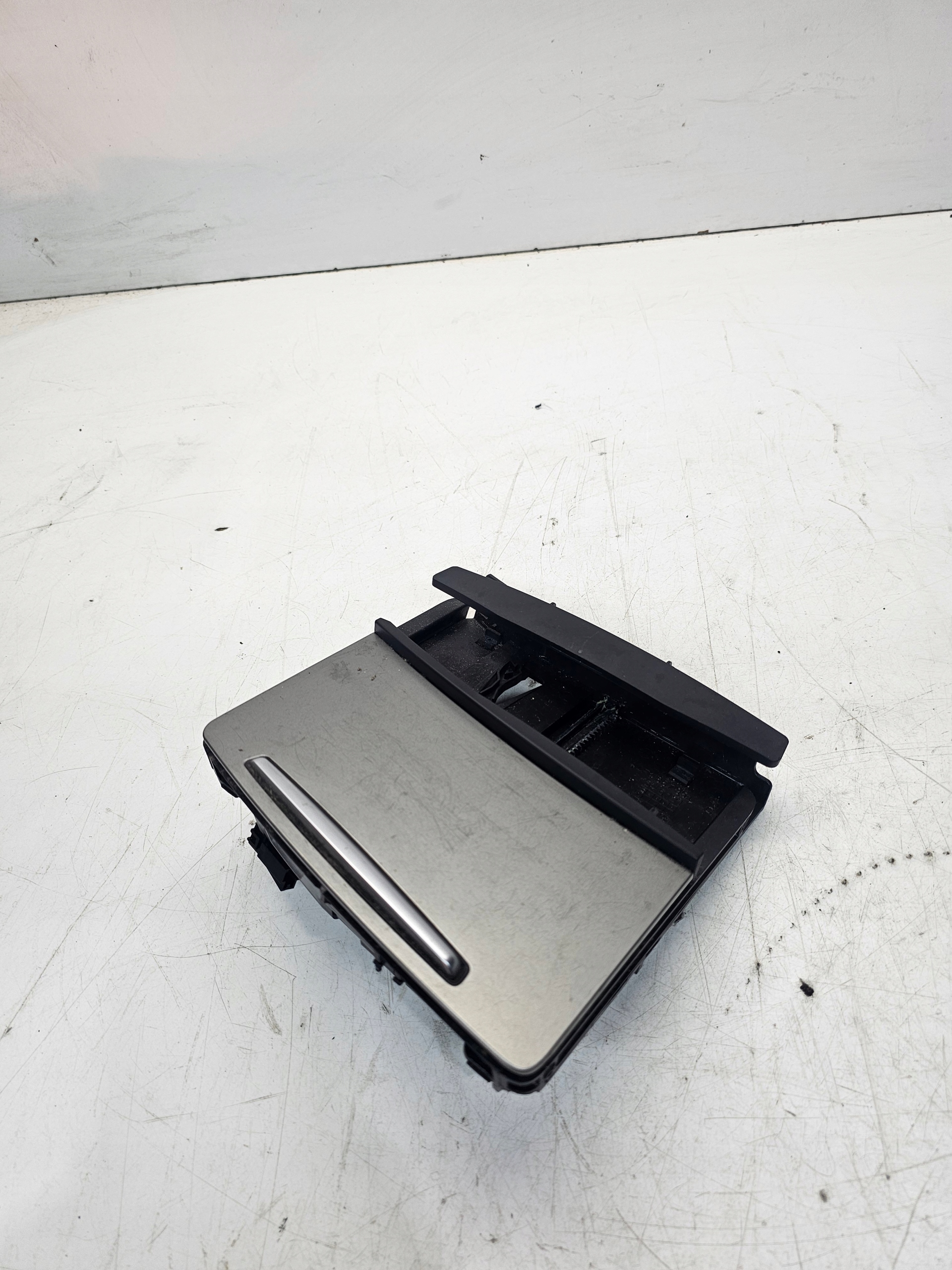 ashtray TUNELU SRODKOWEGO AUDI A6 C6 4F1857951C