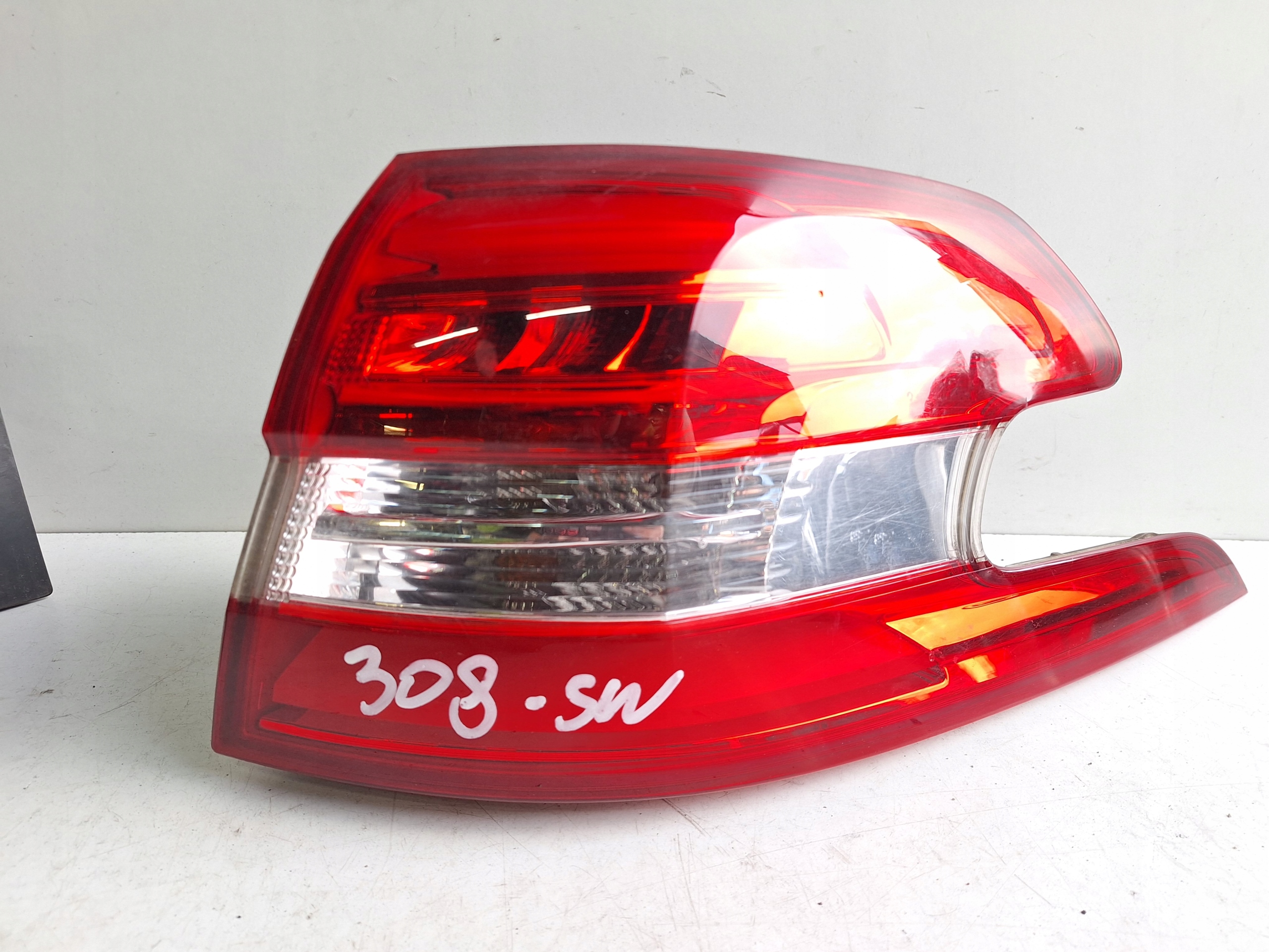 PEUGEOT 308 T9 SW LIFT 17-21 light left UK