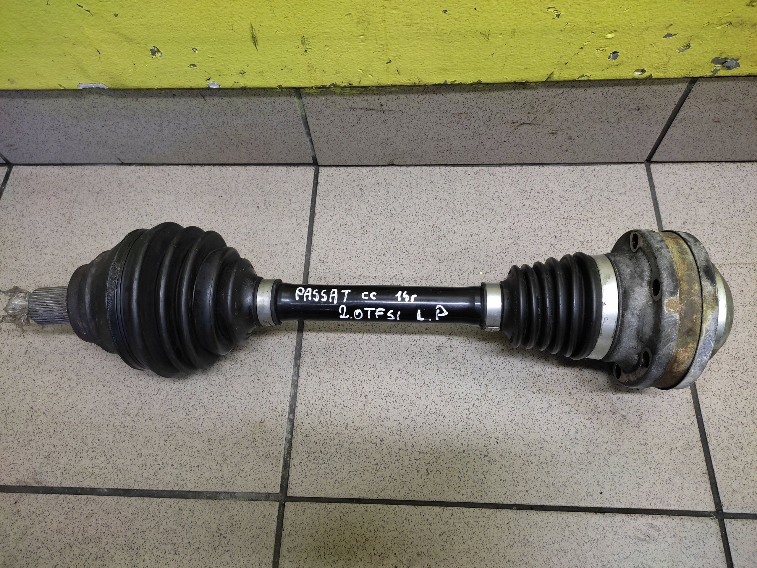 VW PASSAT CC 2.0 TFSI semi-axis NAPEDOWA left 3C8407271
