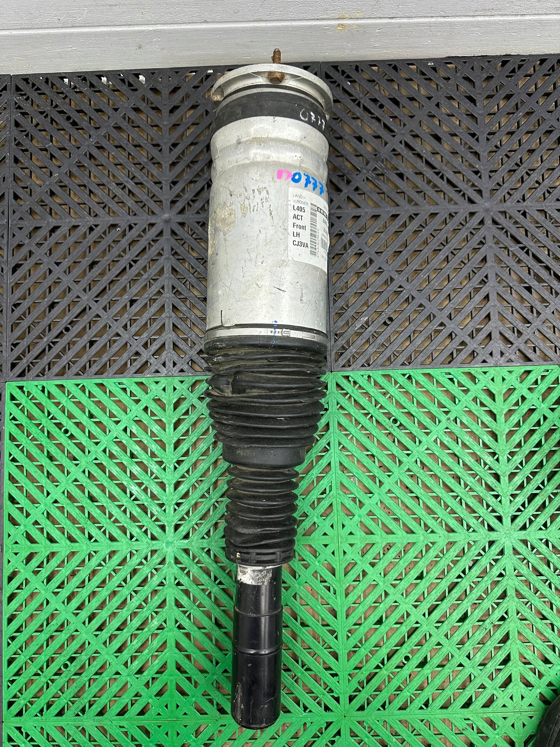 shock absorber front ze spring Land Rover Range Rover L405 22300391