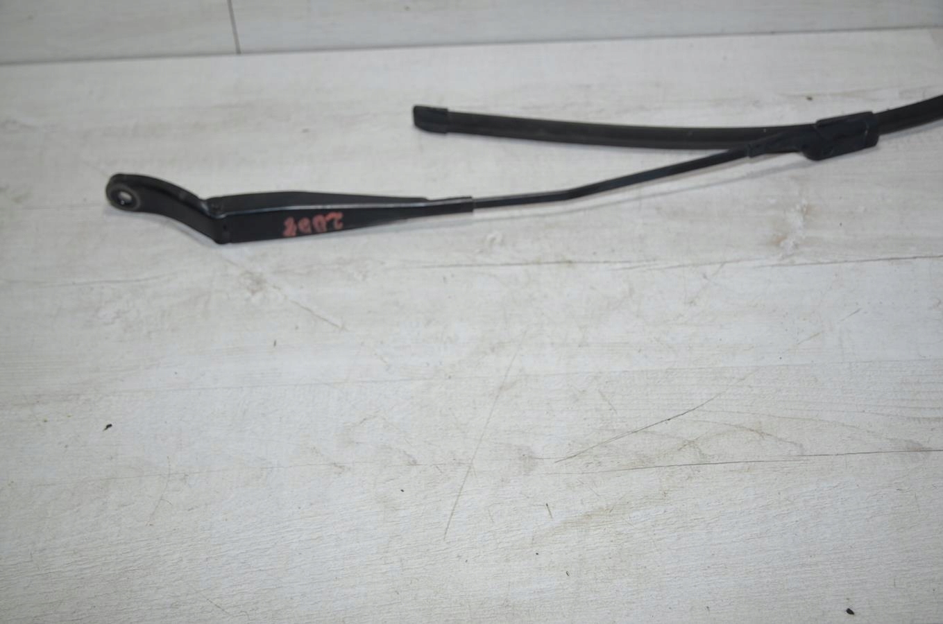 wiper arm left Peugeot 2008 14r